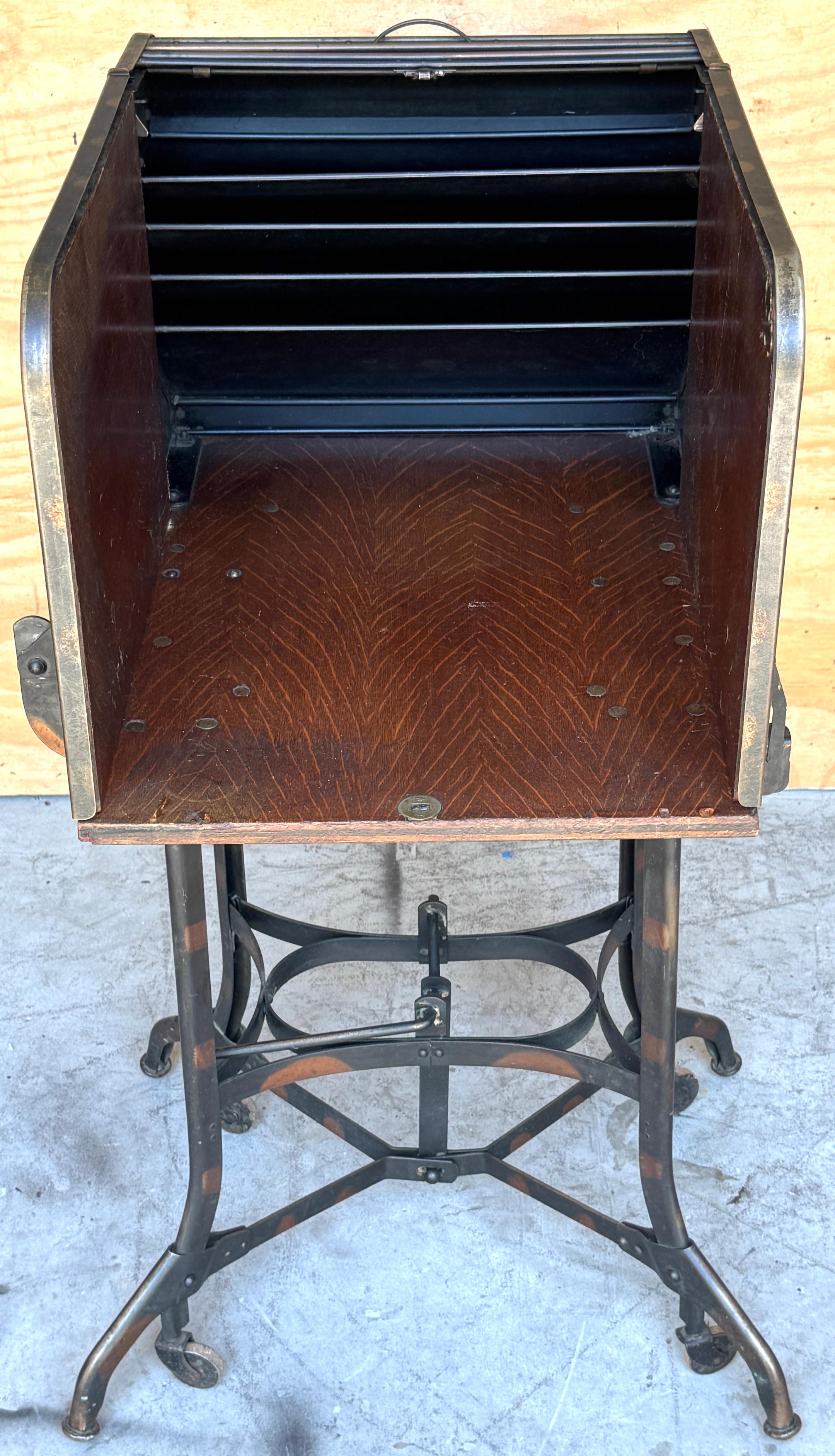 Industriel Bureau/table/bar industriel américain à plateau roulant de Toledo, finition japonaise en vente