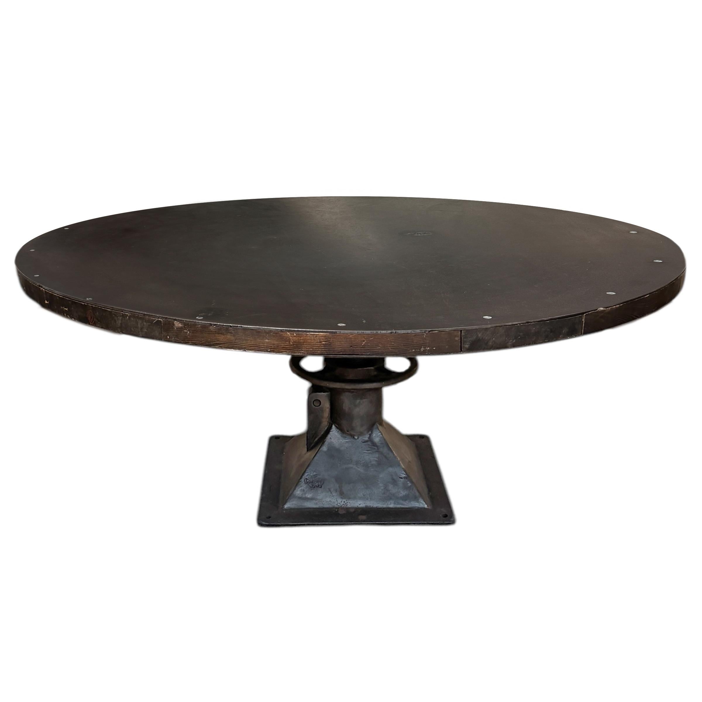 American Industrial Steel Dining Table (Industriell) im Angebot