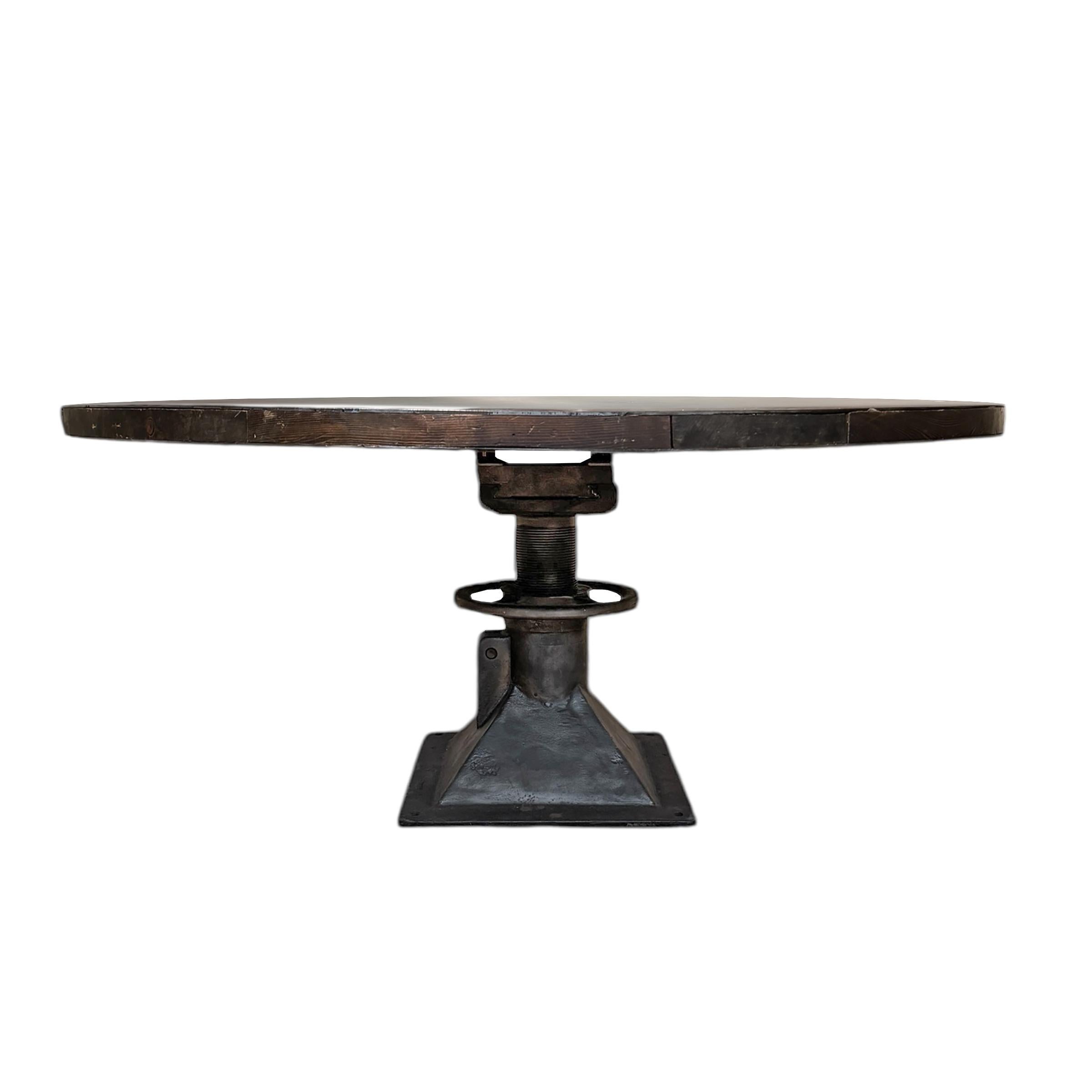 American Industrial Steel Dining Table (amerikanisch) im Angebot