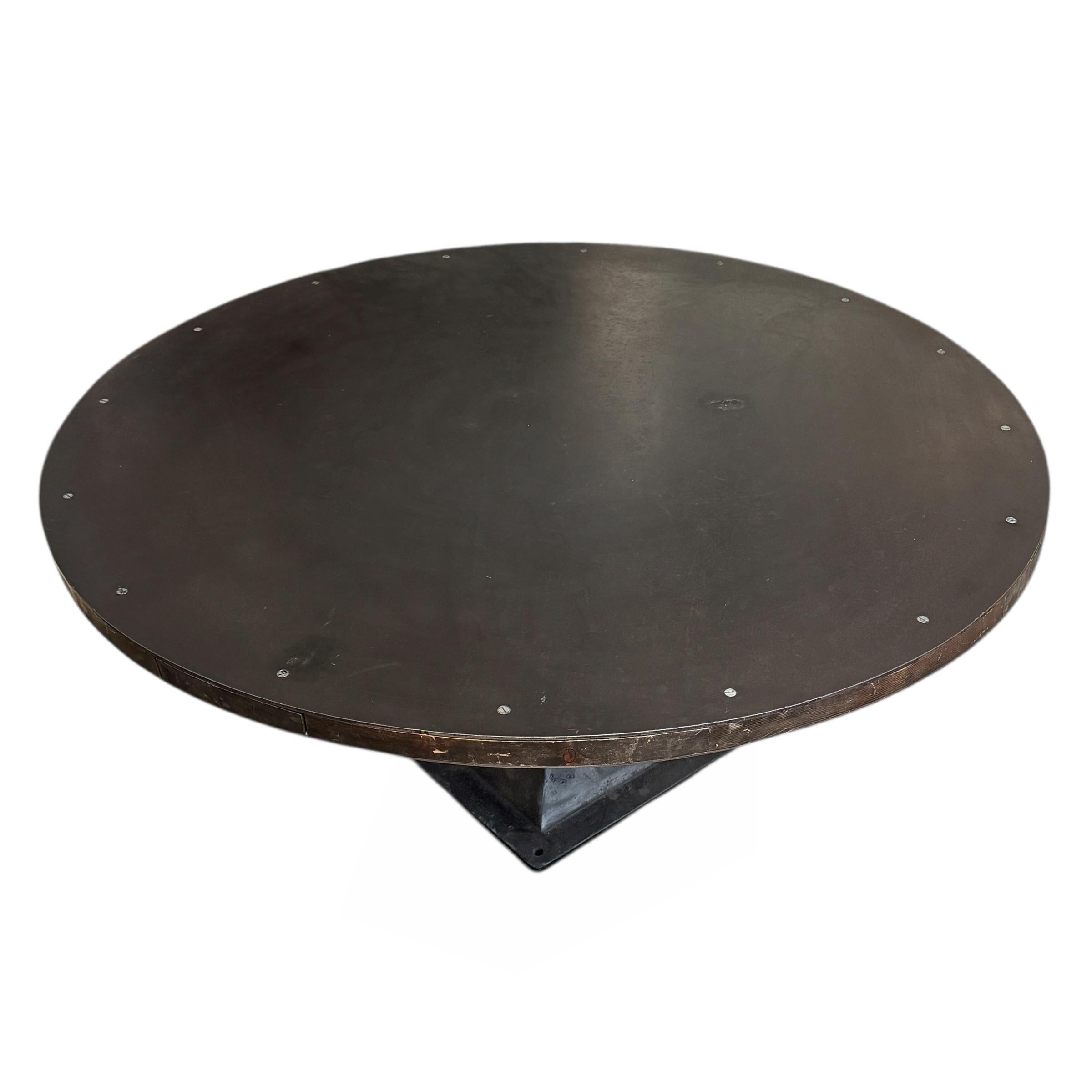 American Industrial Steel Dining Table im Zustand „Gut“ im Angebot in Chicago, IL