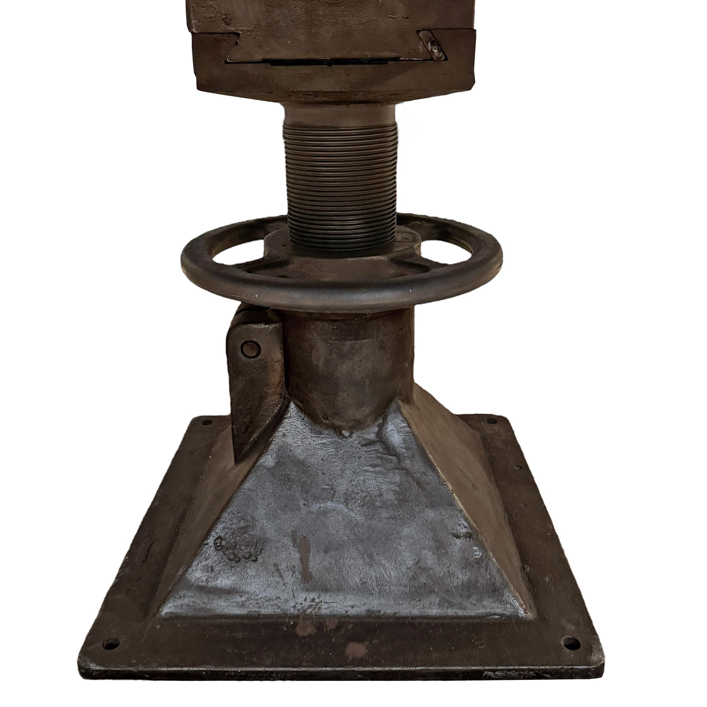 American Industrial Steel Dining Table (21. Jahrhundert und zeitgenössisch) im Angebot