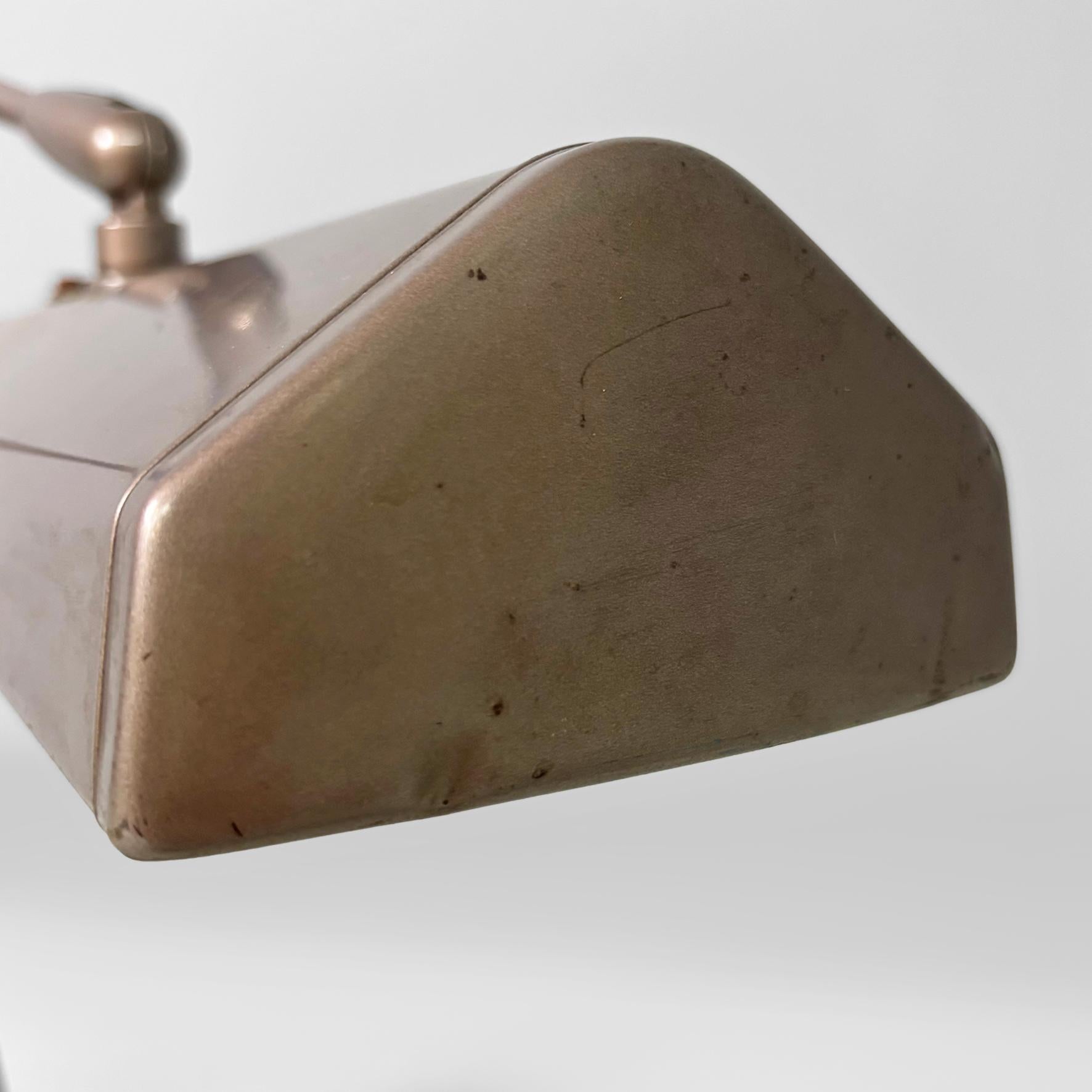 Lámpara de sobremesa industrial americana de Dazor floating fixtures, años 50 en venta 2
