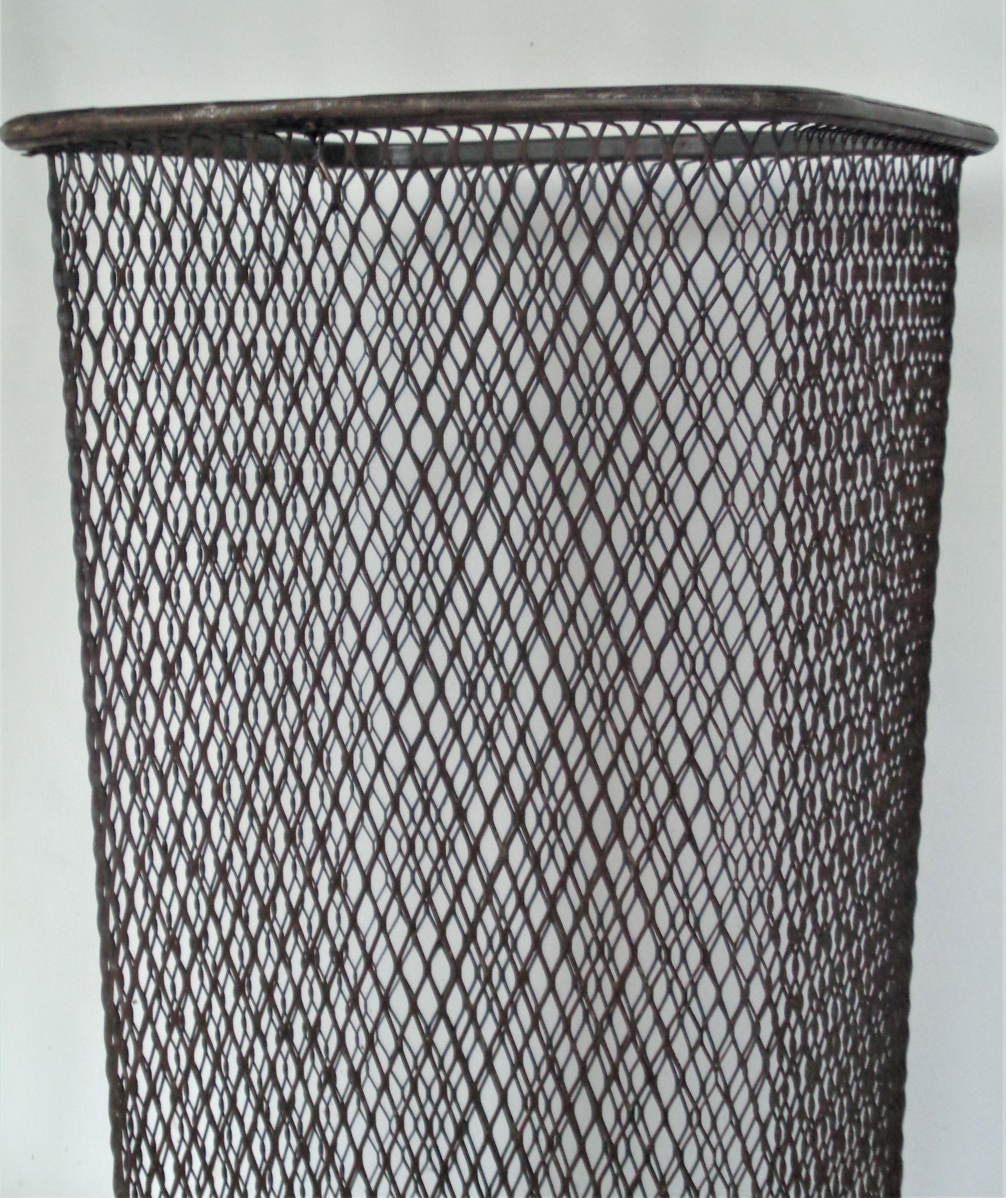 American Industrial Wire Mesh Metal Trash Basket 1930's In Good Condition In Rochester, NY