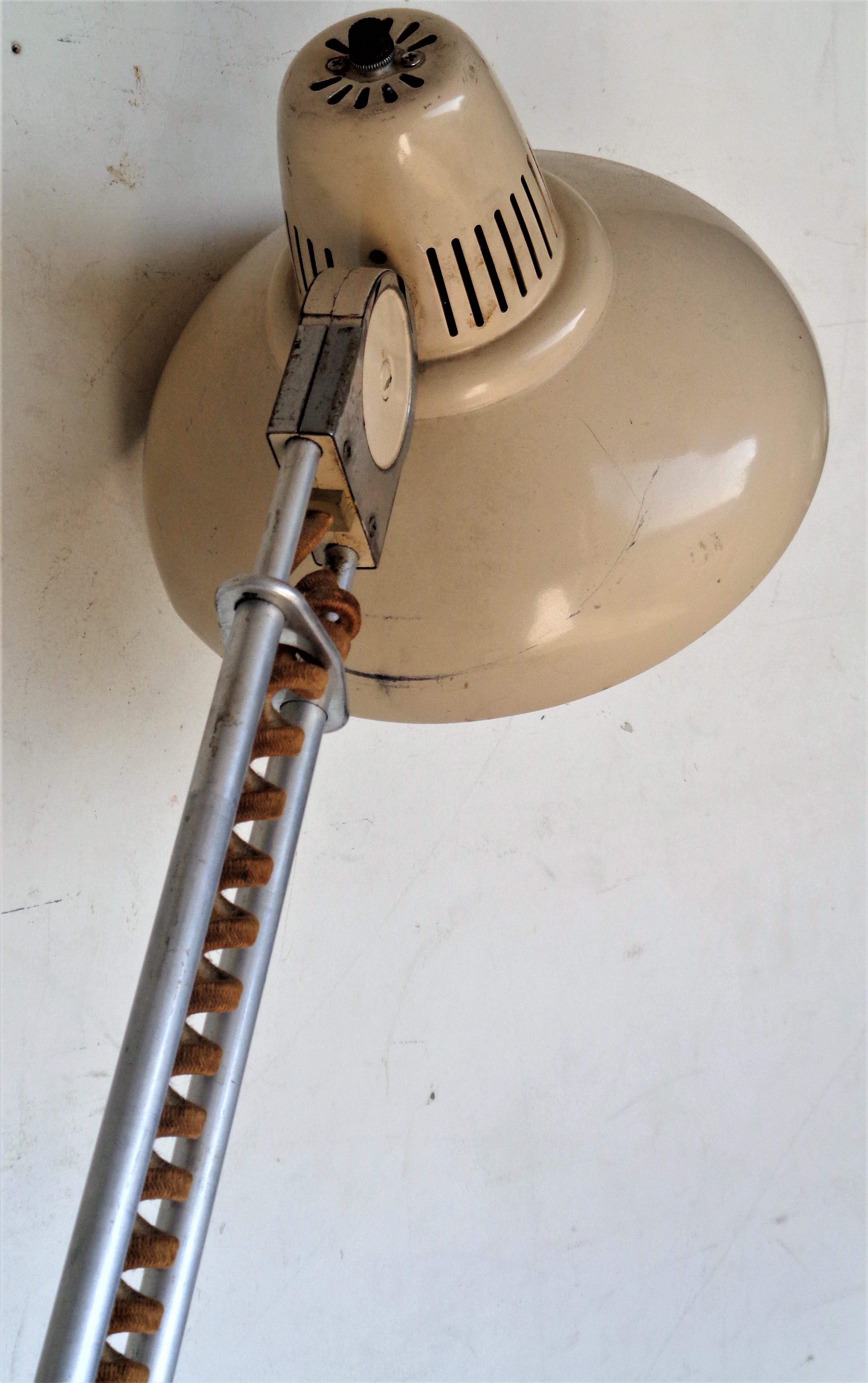 Amerikanische Industrie- Teleskop- Drehlampe aus amerikanischem Holz, um 1950 8