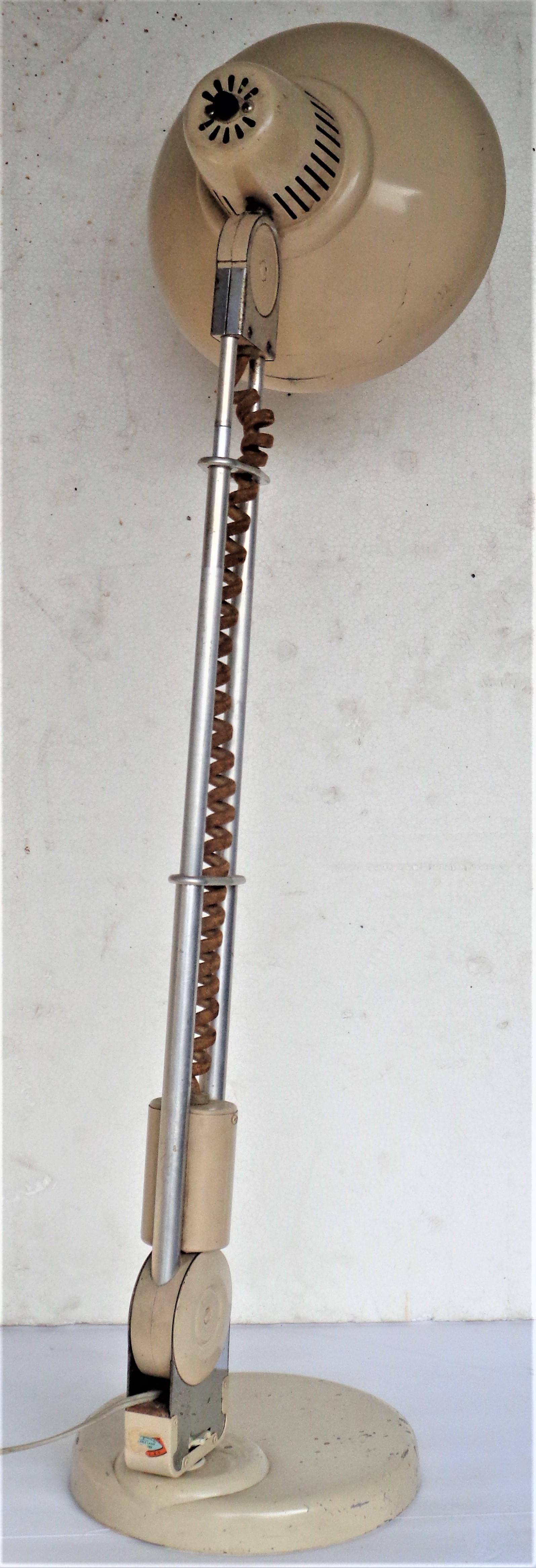 Amerikanische Industrie- Teleskop- Drehlampe aus amerikanischem Holz, um 1950 10