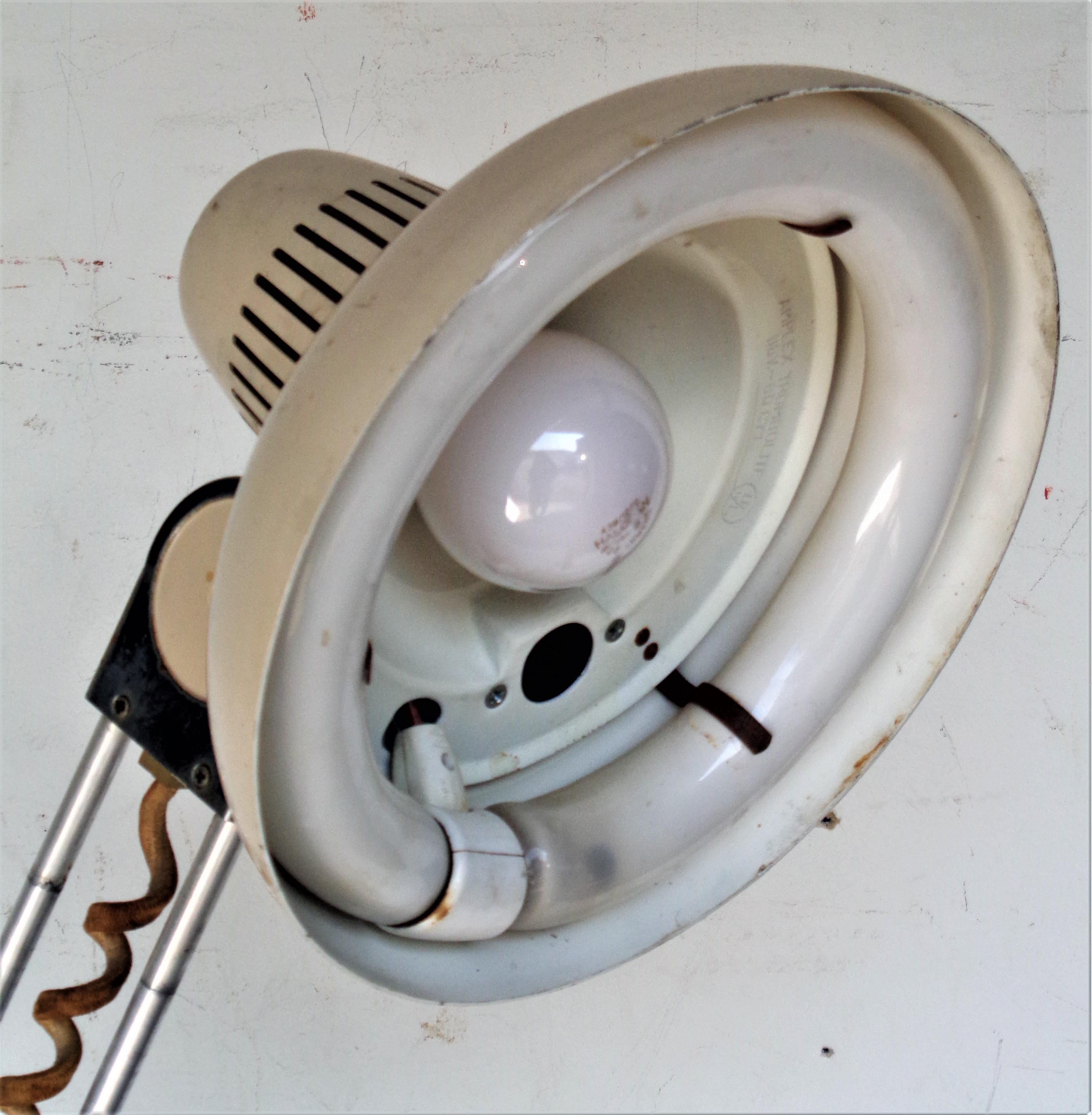 Amerikanische Industrie- Teleskop- Drehlampe aus amerikanischem Holz, um 1950 (Industriell)