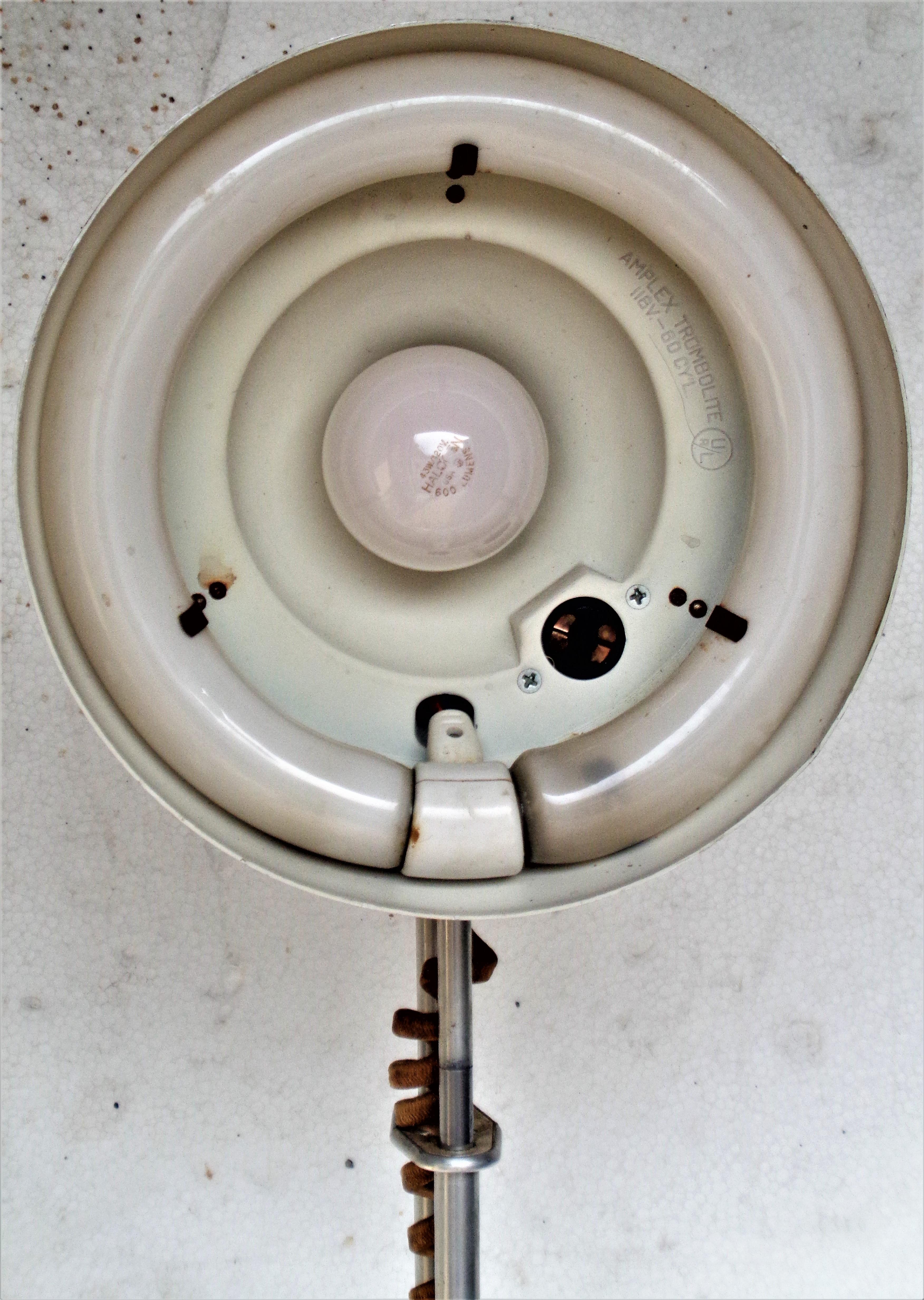 American Industrial Telescoping Swivel Lamp, Circa 1950 In Good Condition For Sale In Rochester, NY