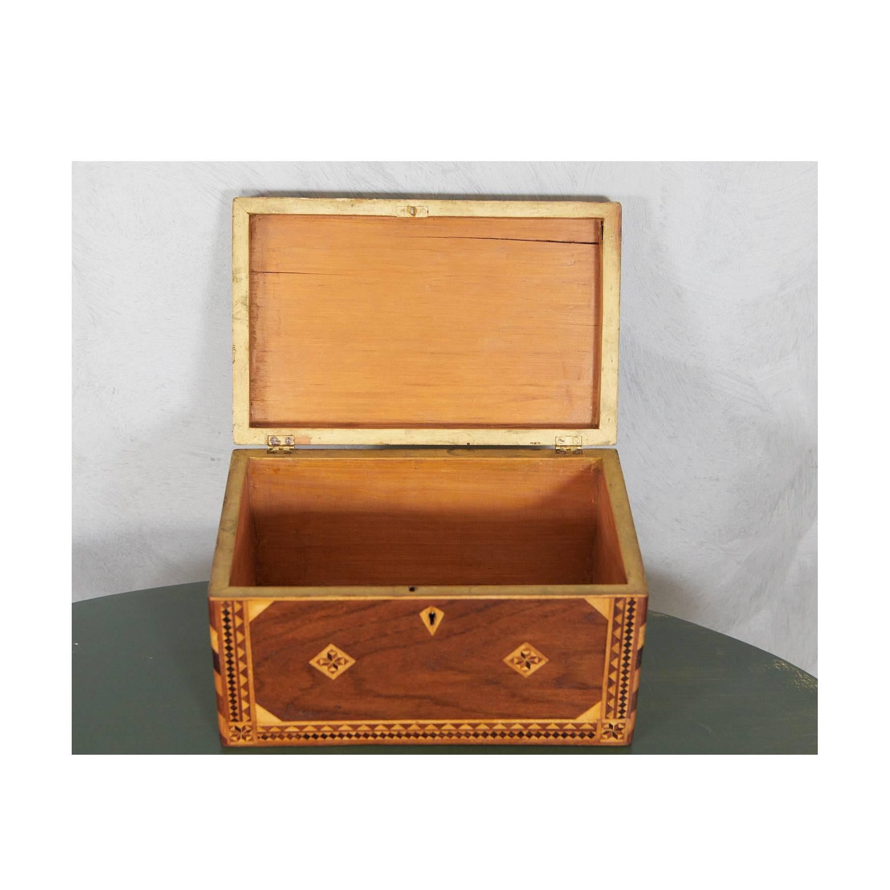 American Inlaid Box In Good Condition For Sale In Culver City, CA