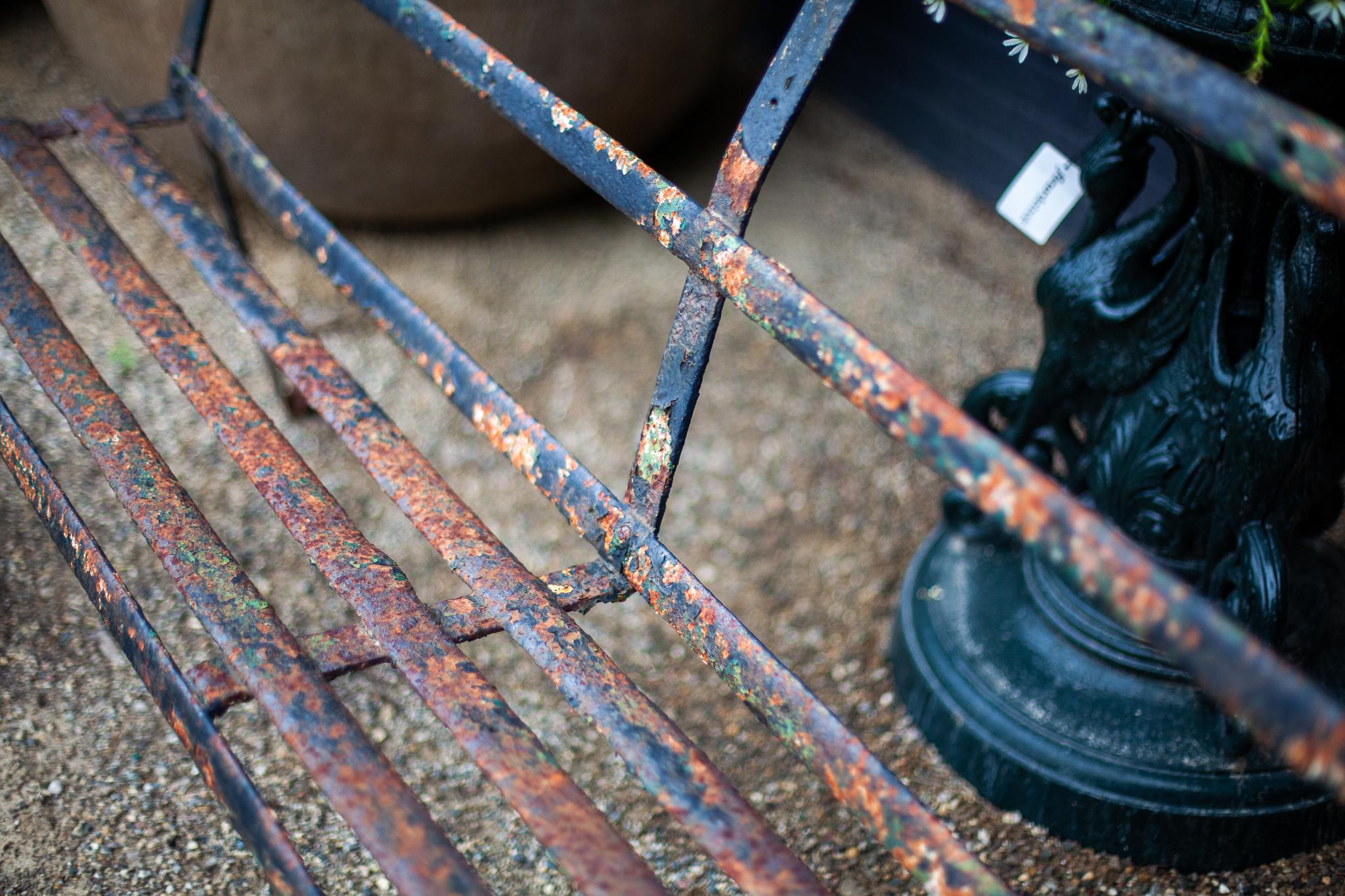 American Iron Strap Garden Bench In Distressed Condition For Sale In Bloomfield Hills, MI