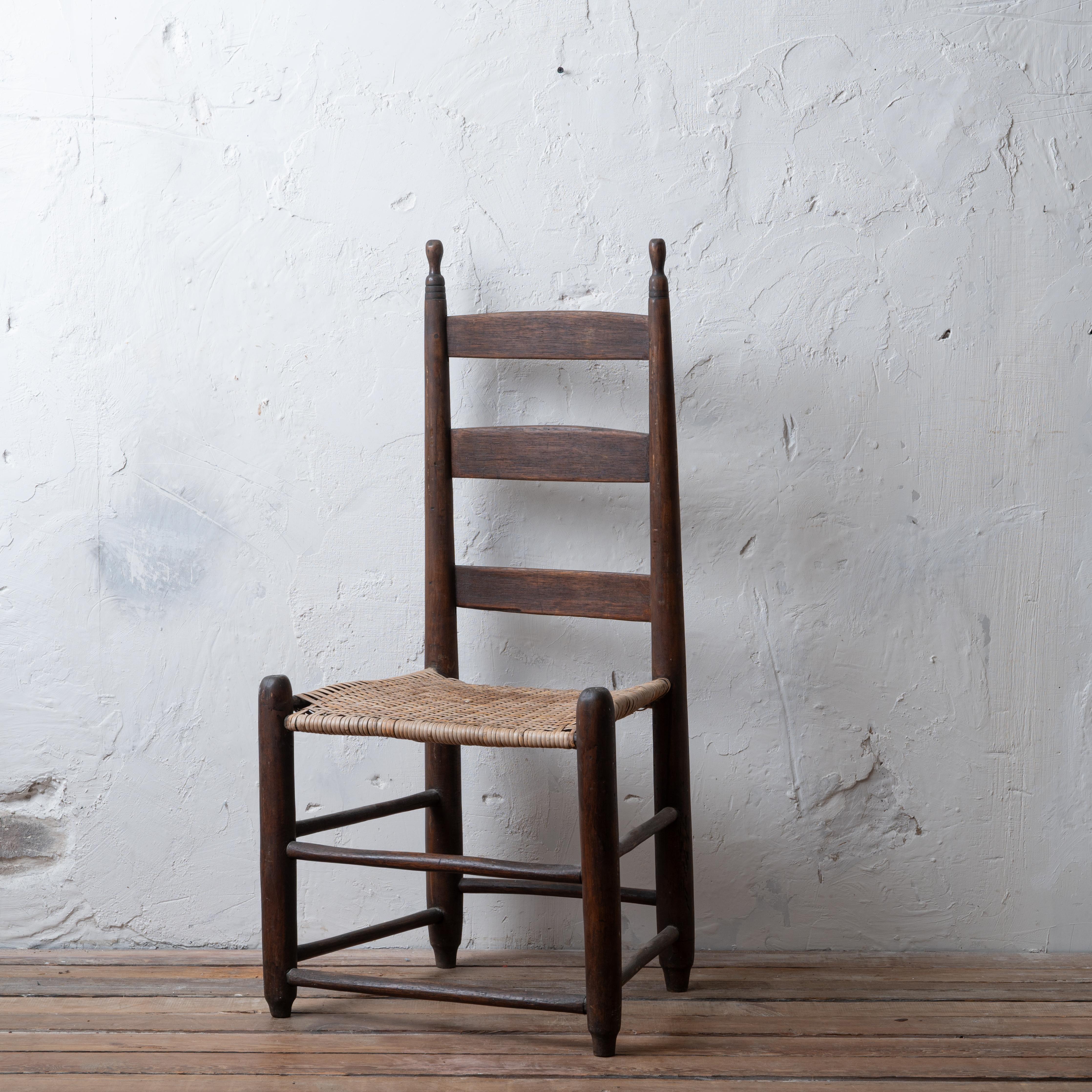 American Ladder Back Chair, c.1800 en Bueno estado para la venta en Savannah, GA