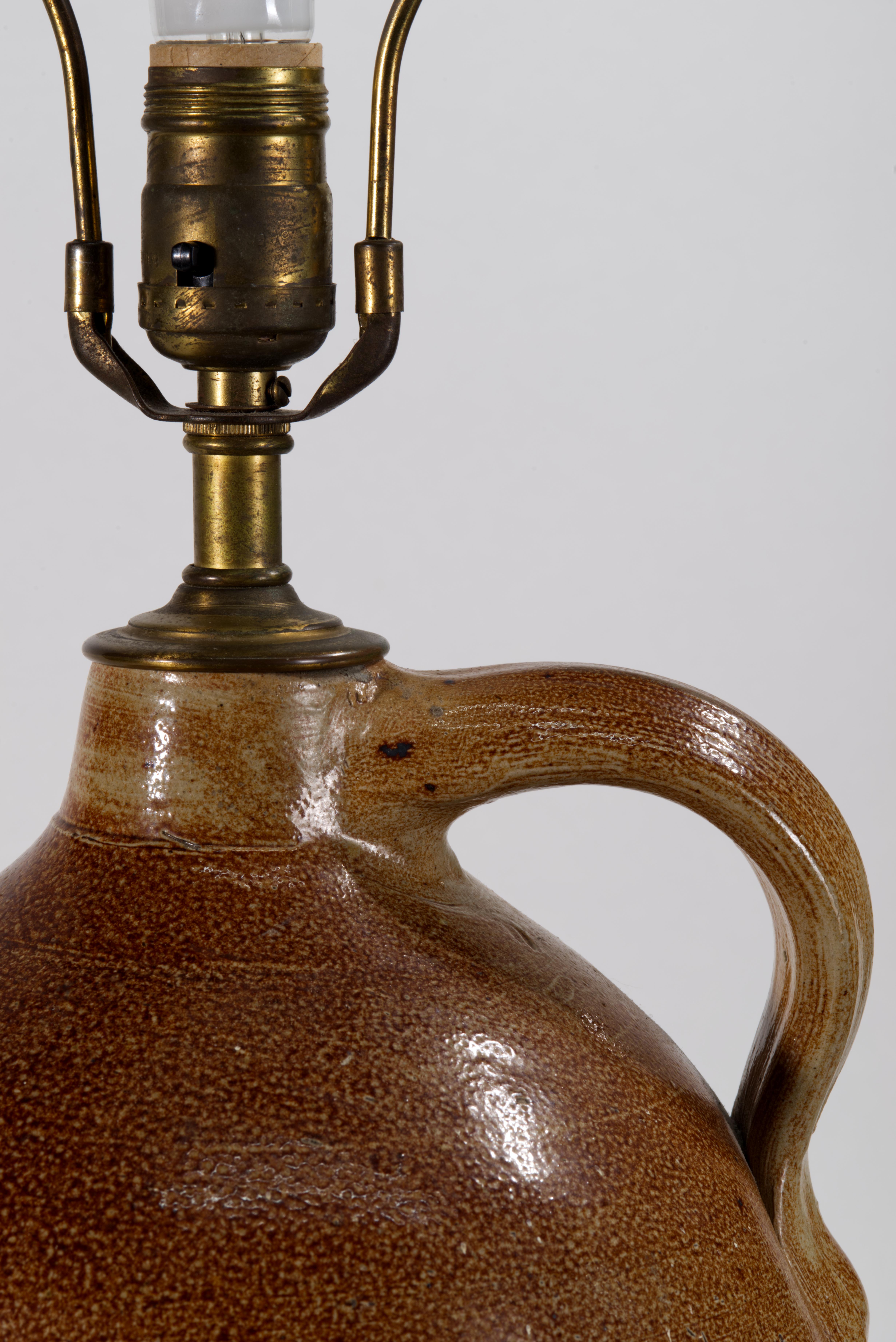 American Large Brown Salt Glaze Stoneware Crock Jug Table Lamp In Good Condition For Sale In Clifton Springs, NY