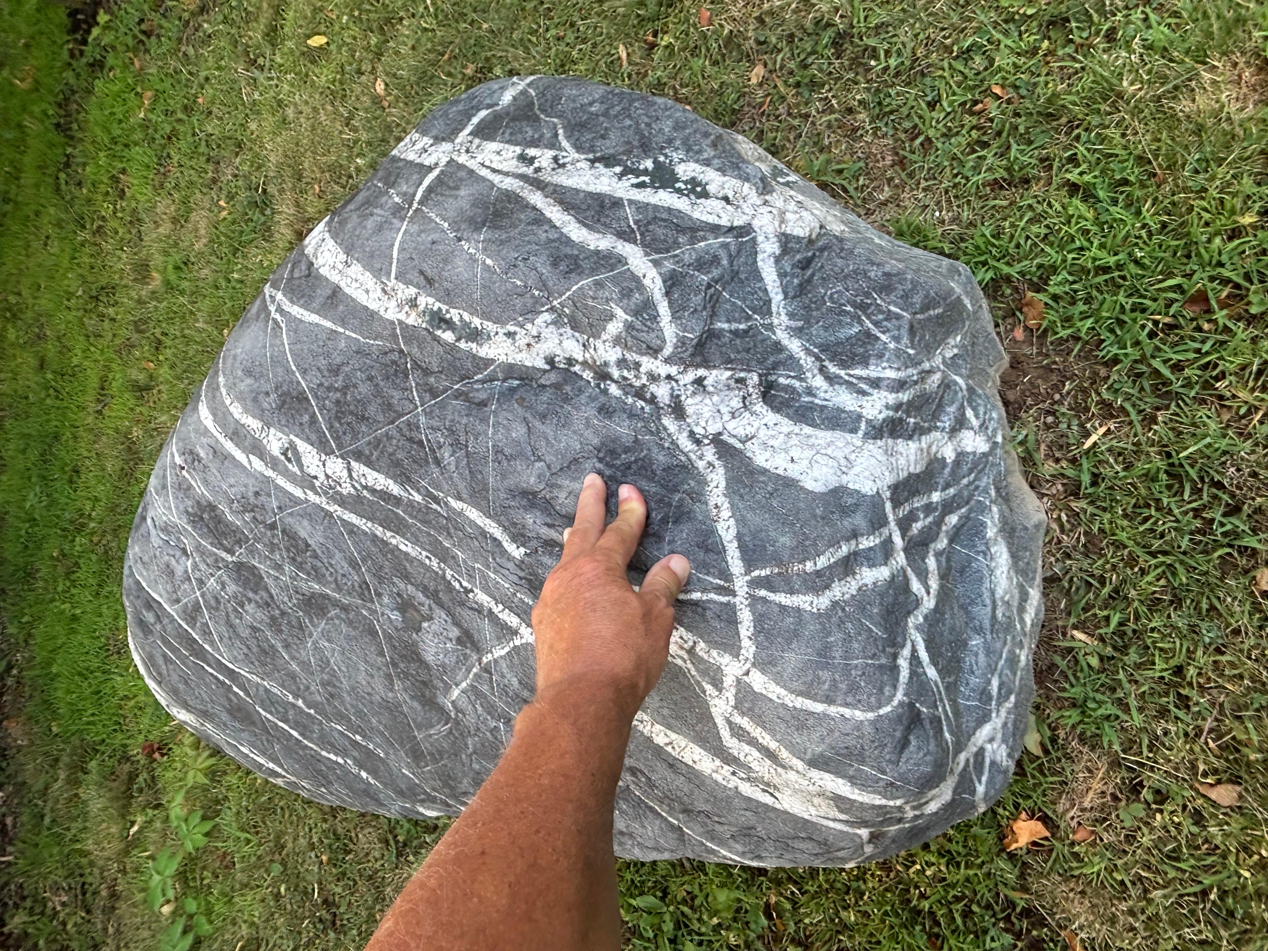 American Large Precious Bulls Eye Natural Mountain Garden Stone Unique Statement im Zustand „Gut“ im Angebot in South Burlington, VT