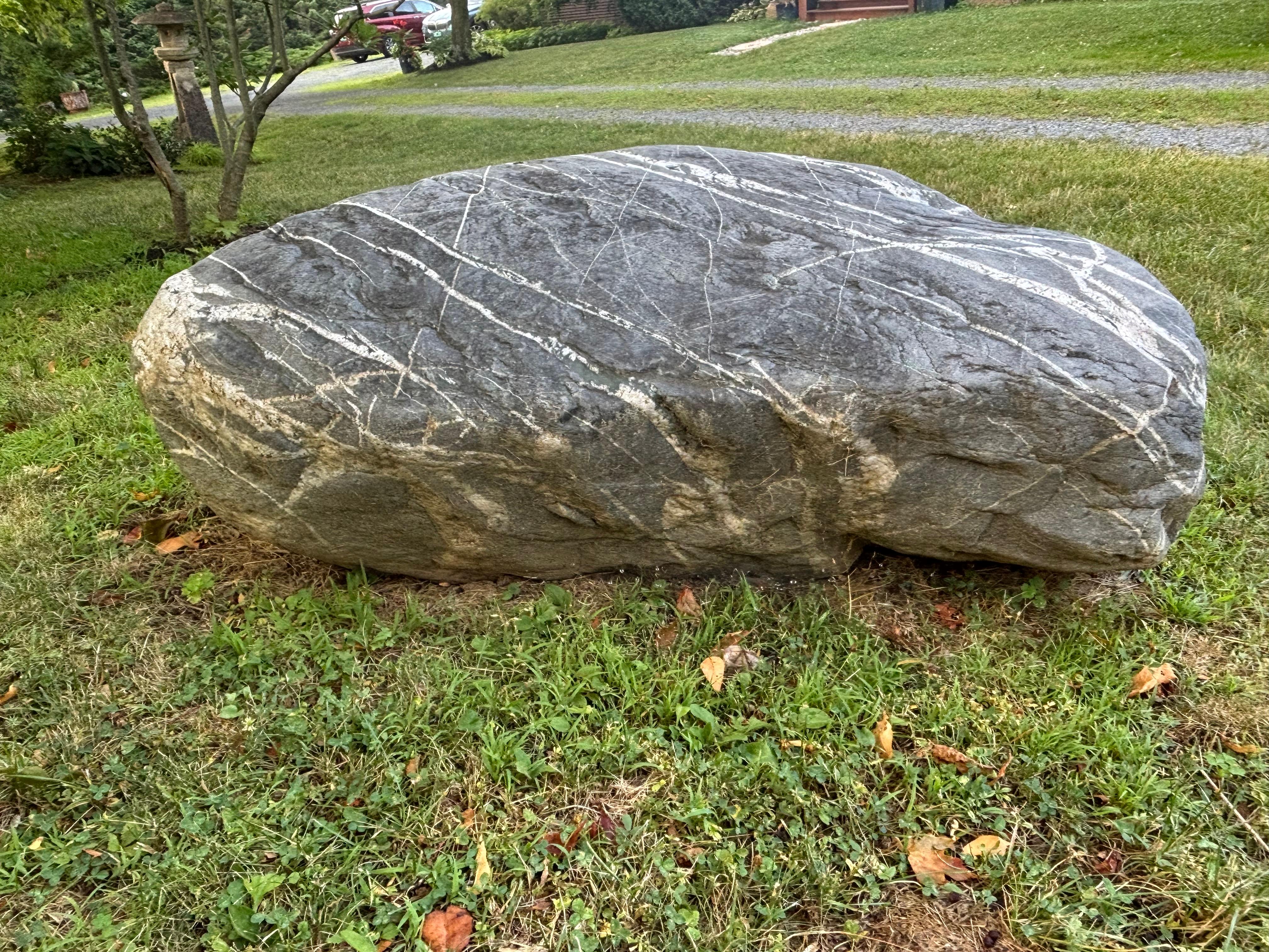 American Large Precious Bulls Eye Natural Mountain Garden Stone Unique Statement im Angebot 1