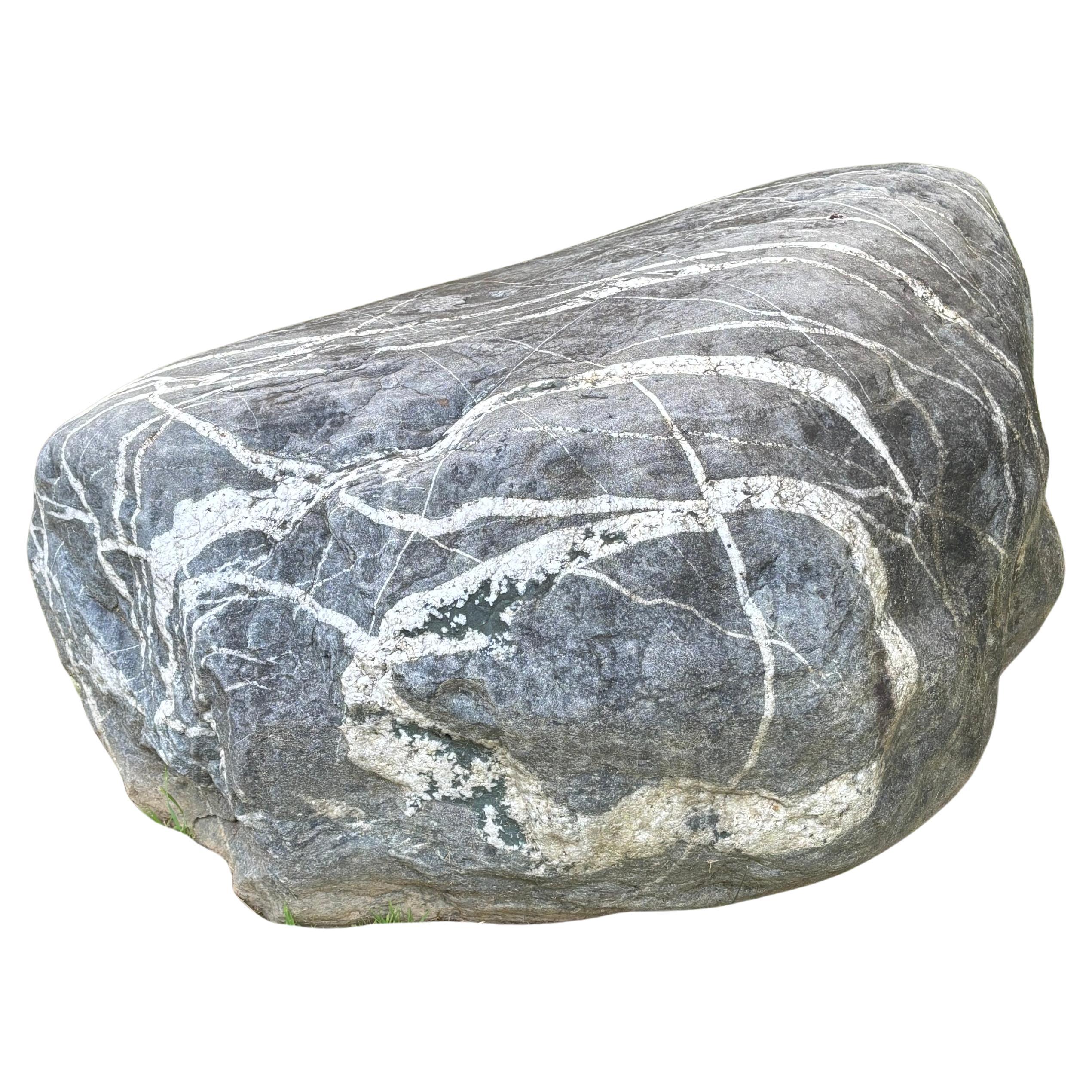American Large Precious Bulls Eye Natural Mountain Garden Stone Unique Statement im Angebot