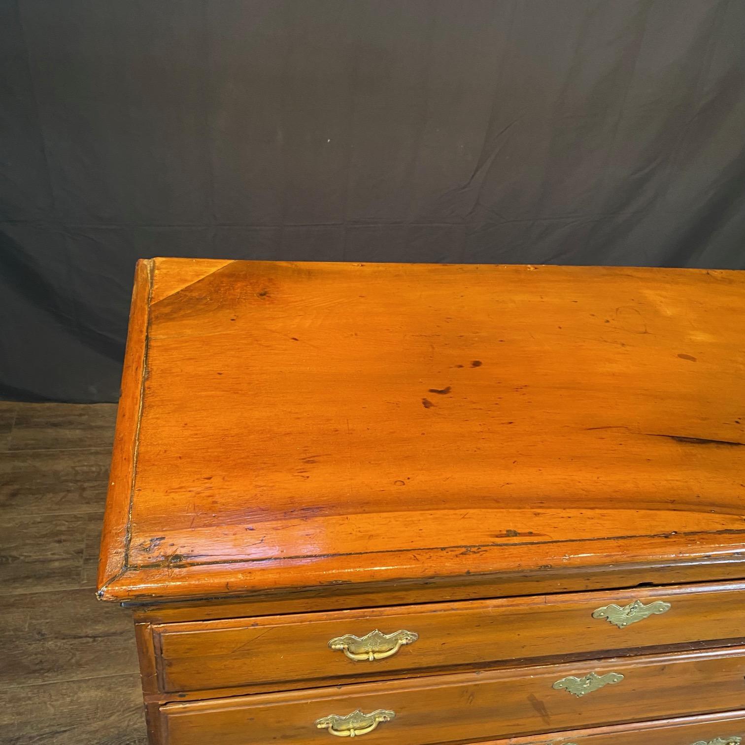 Noce Cassettiera graduata in noce Chippendale americana della fine del XVIII secolo in vendita