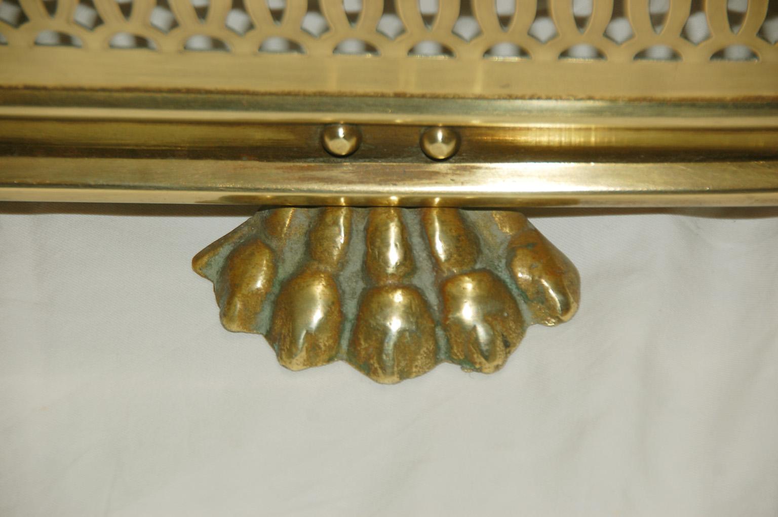 American Late 19th Century Brass Pierced Footed Fender In Good Condition In Wells, ME