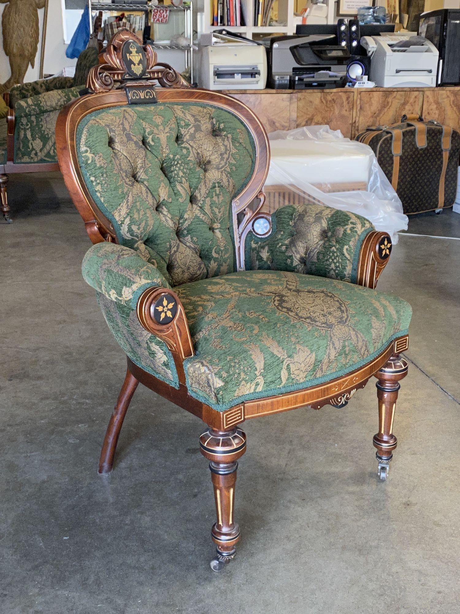 American Late Victorian Renaissance Revival Parlor Sofa & Chair set For Sale 10