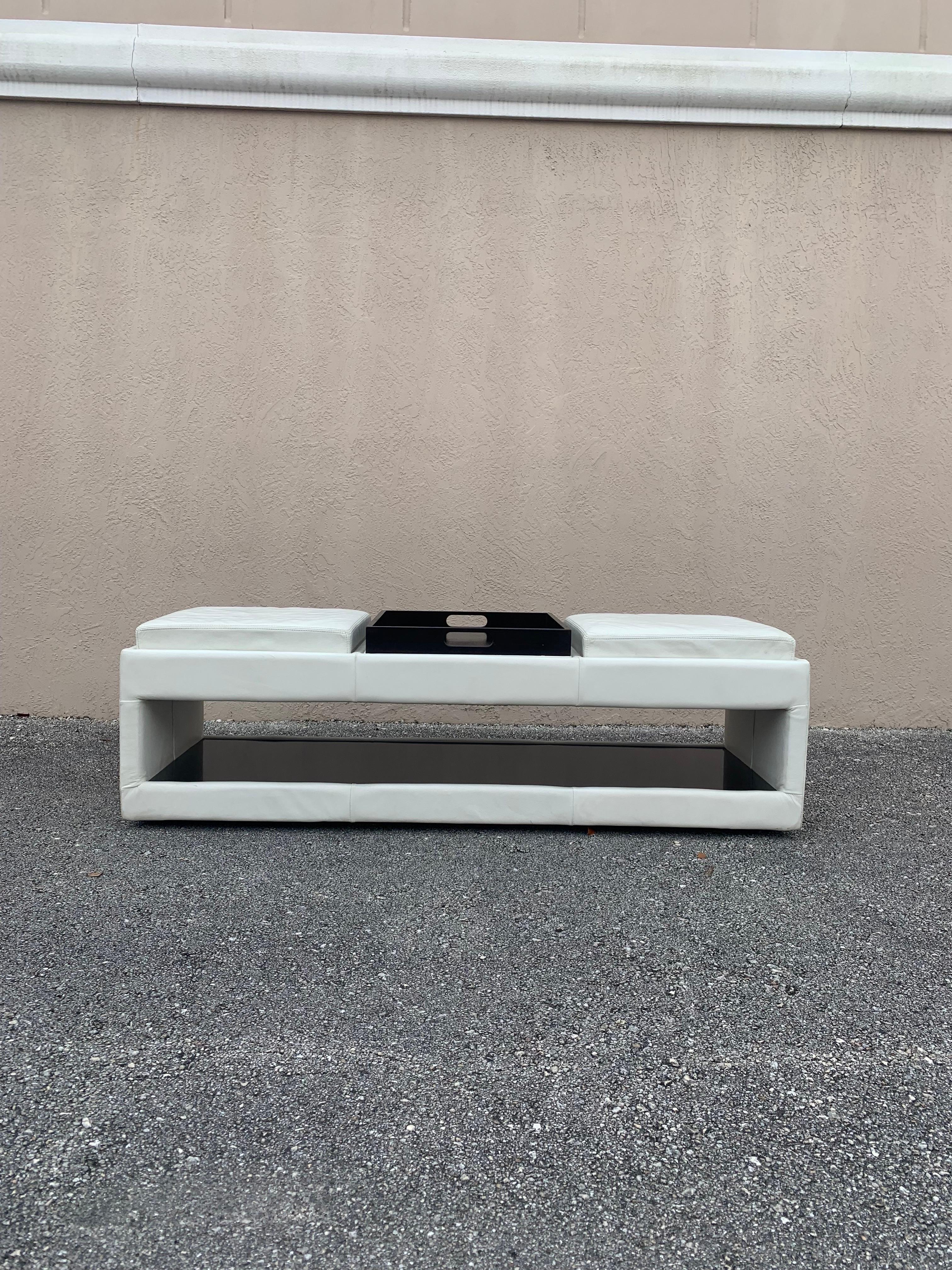 American Leather 3 Seater Bench in White In Good Condition For Sale In Boynton Beach, FL