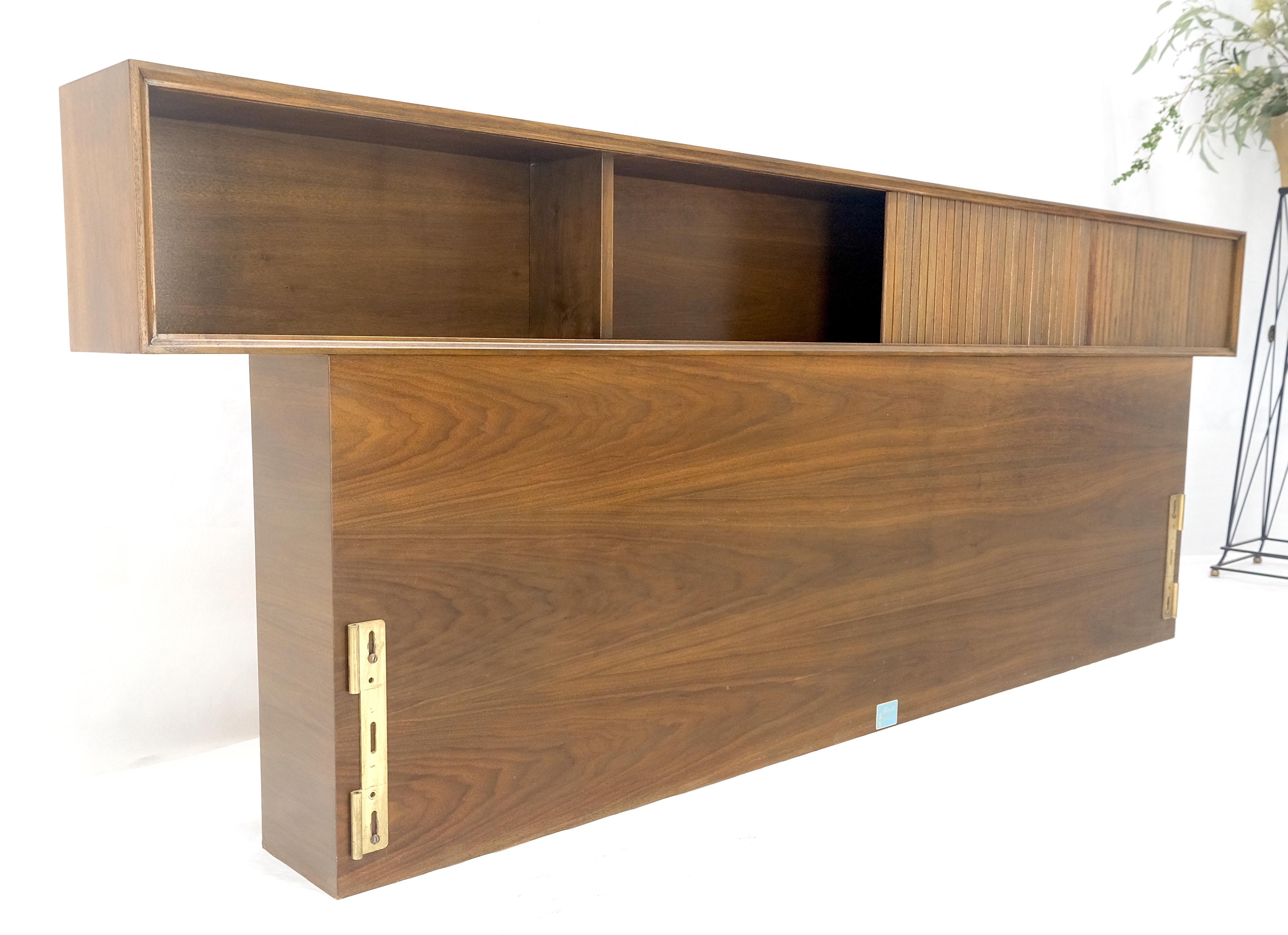 Cabecero de cama King con puerta de persiana en nogal claro americano en venta 2