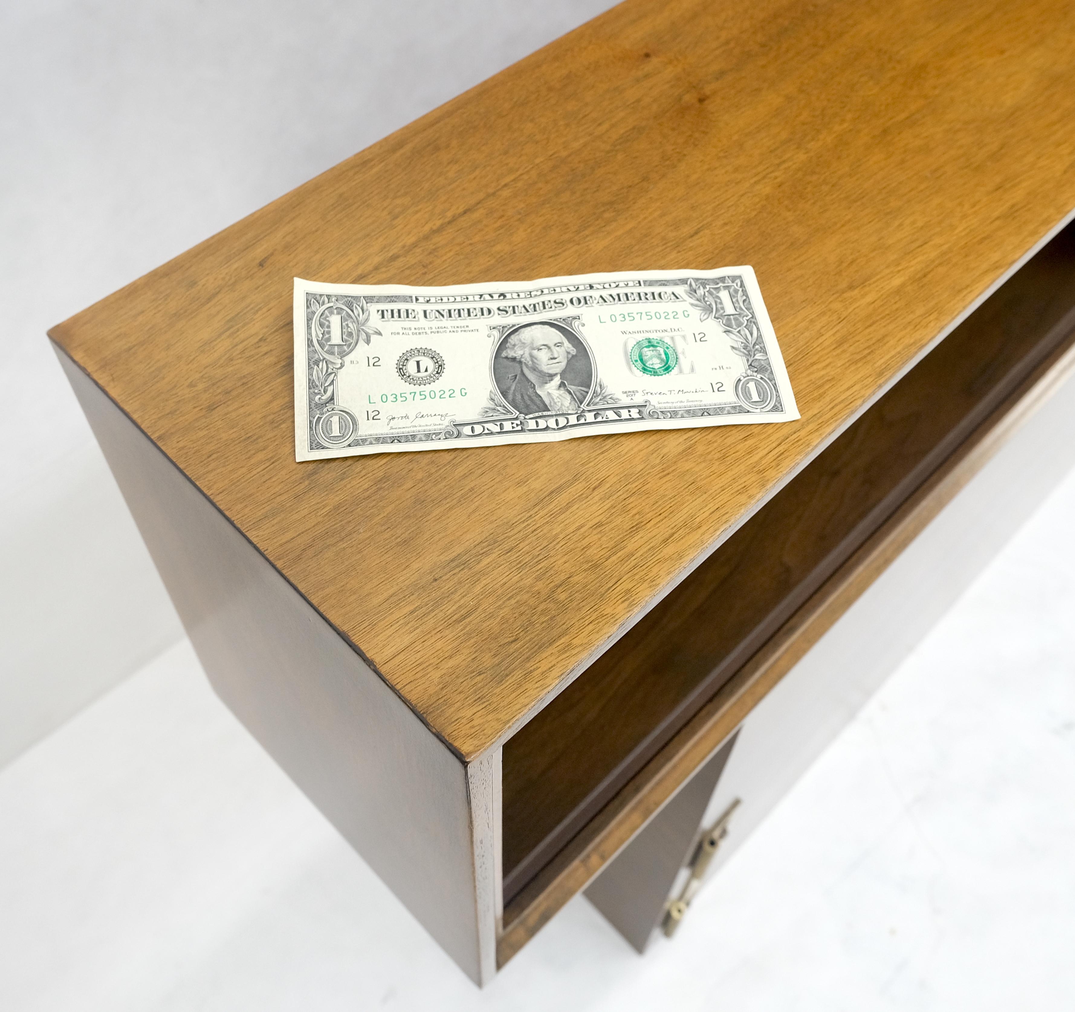 Cabecero de cama King con puerta de persiana en nogal claro americano en venta 4