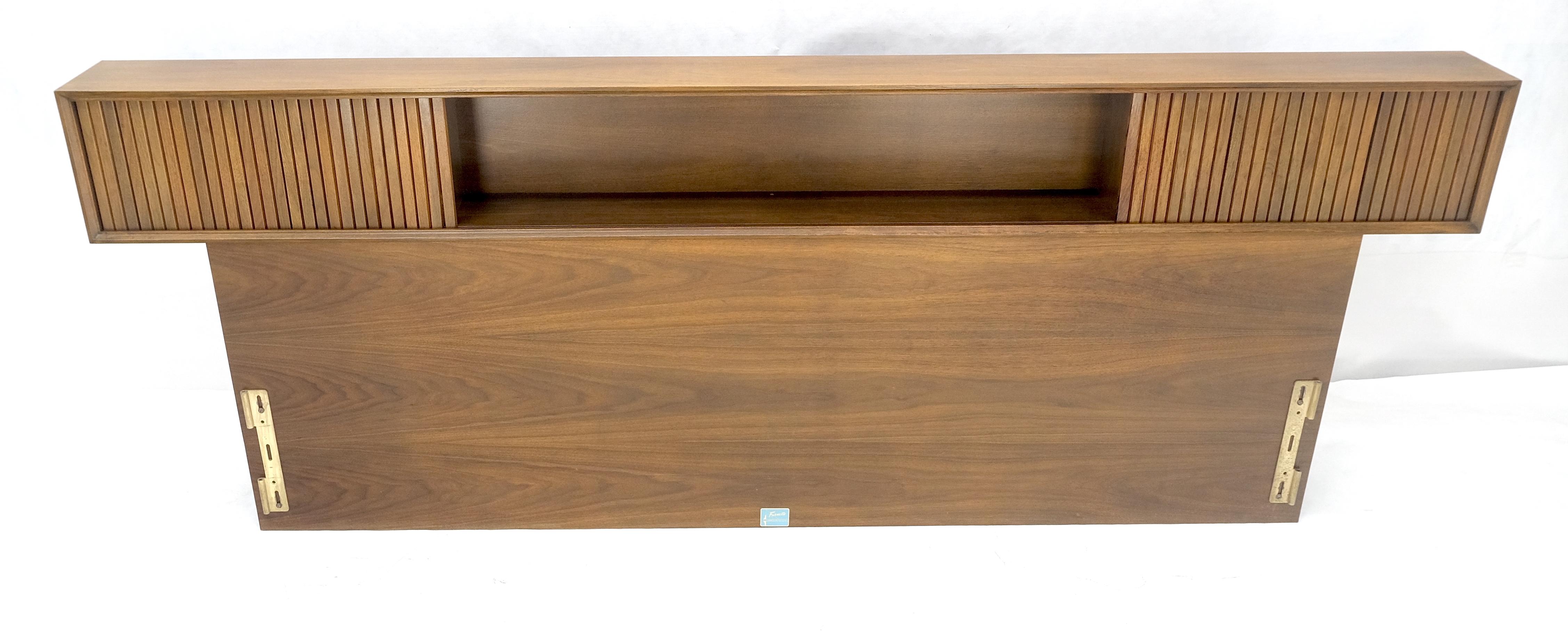 Cabecero de cama King con puerta de persiana en nogal claro americano Moderno de mediados de siglo en venta