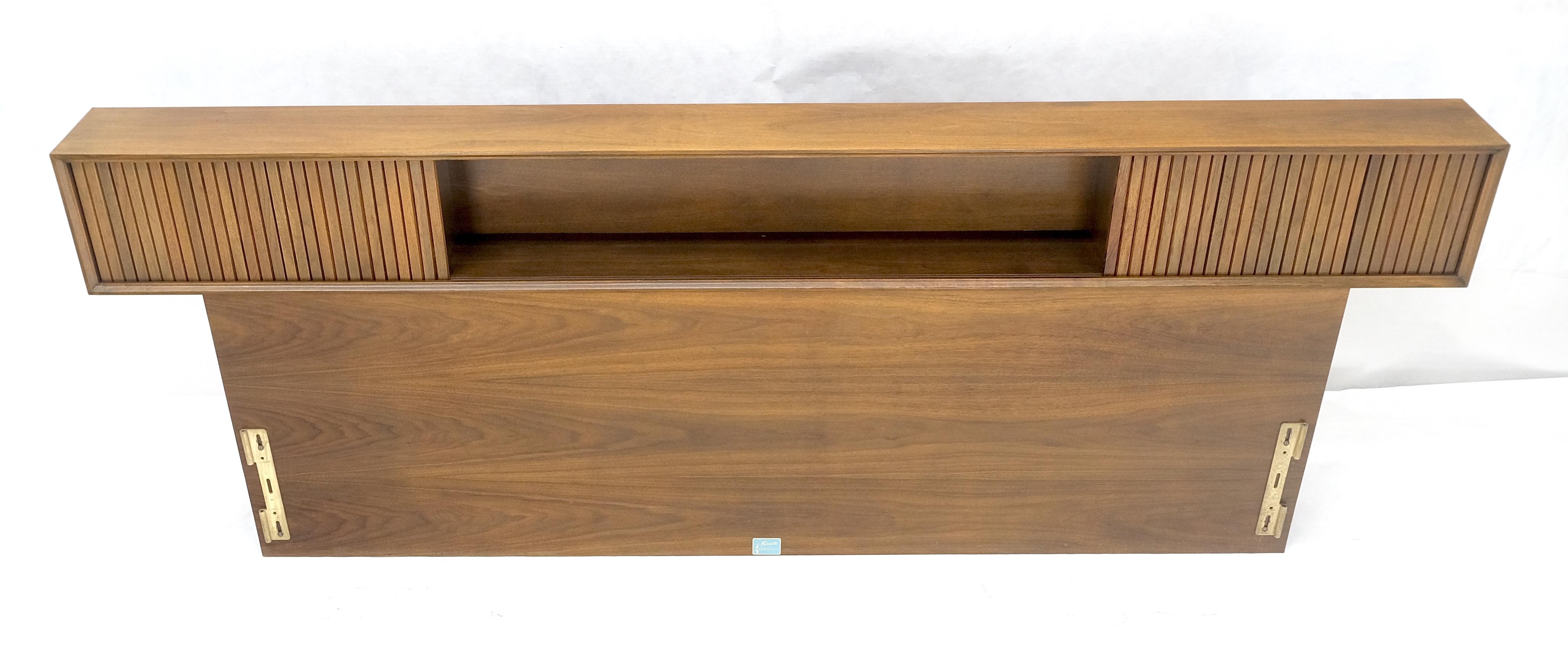 Cabecero de cama King con puerta de persiana en nogal claro americano Estadounidense en venta