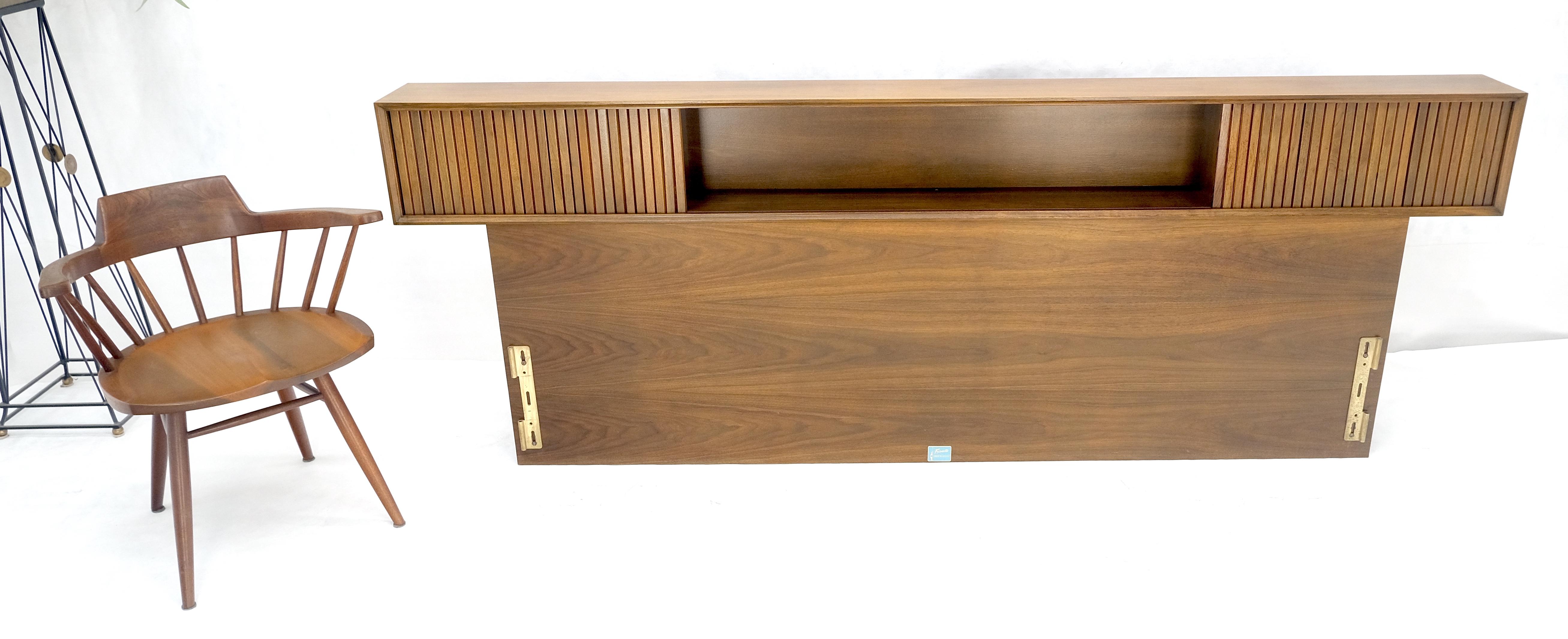 Cabecero de cama King con puerta de persiana en nogal claro americano Lacado en venta