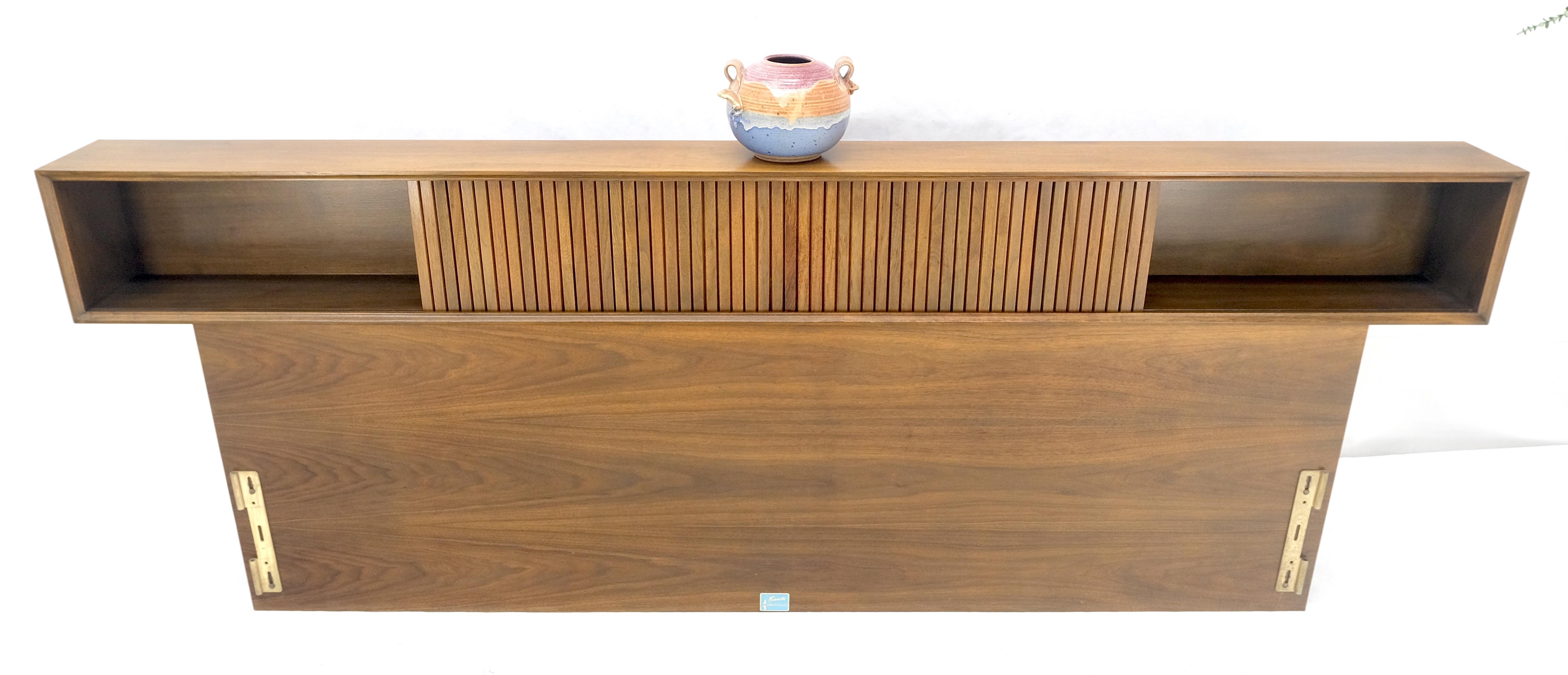 Cabecero de cama King con puerta de persiana en nogal claro americano Nogal en venta