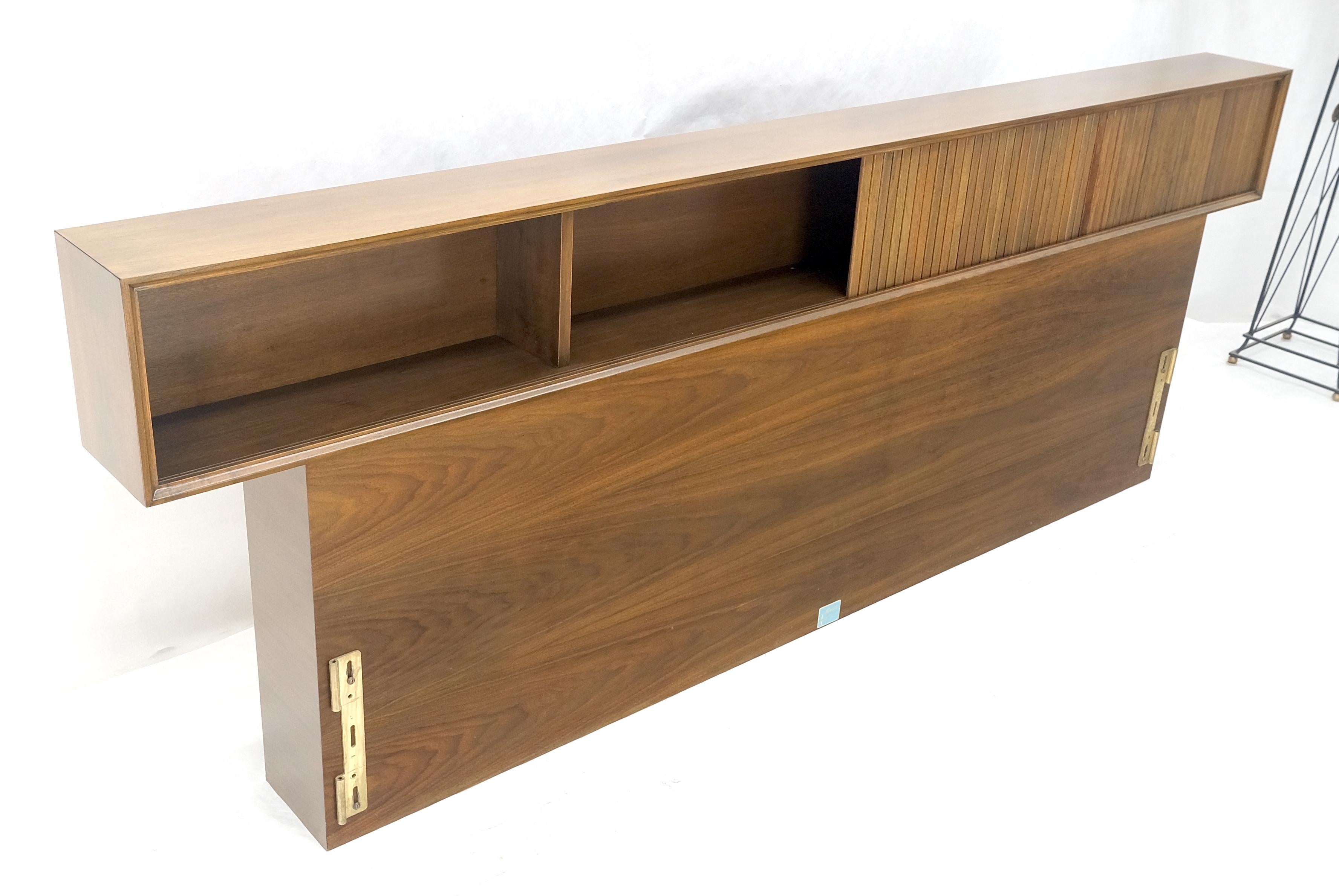 Cabecero de cama King con puerta de persiana en nogal claro americano en venta 1