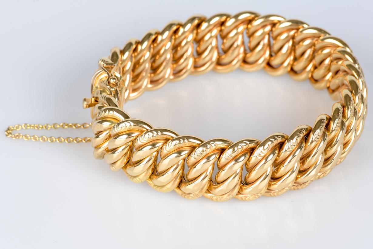 American link bracelet in 18-carat yellow gold For Sale 2