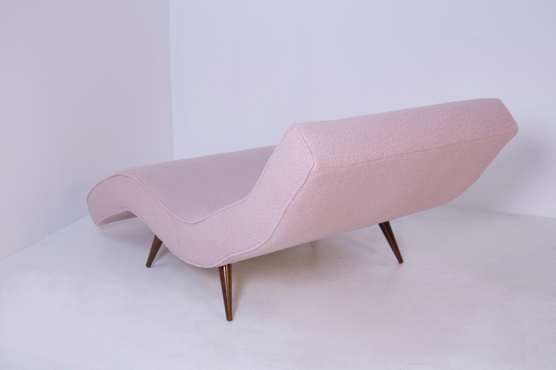 Mid-Century Modern American Lounge Chair in Pink Bouclè and Wood, 1950s