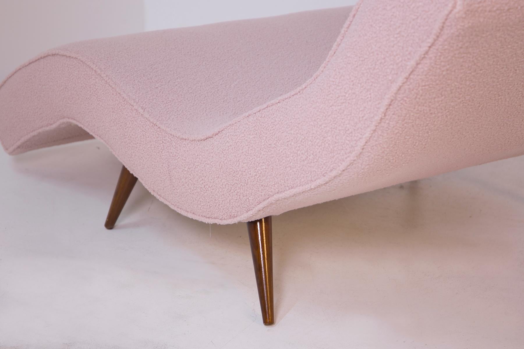 American Lounge Chair in Pink Bouclè and Wood, 1950s In Good Condition In Milano, IT