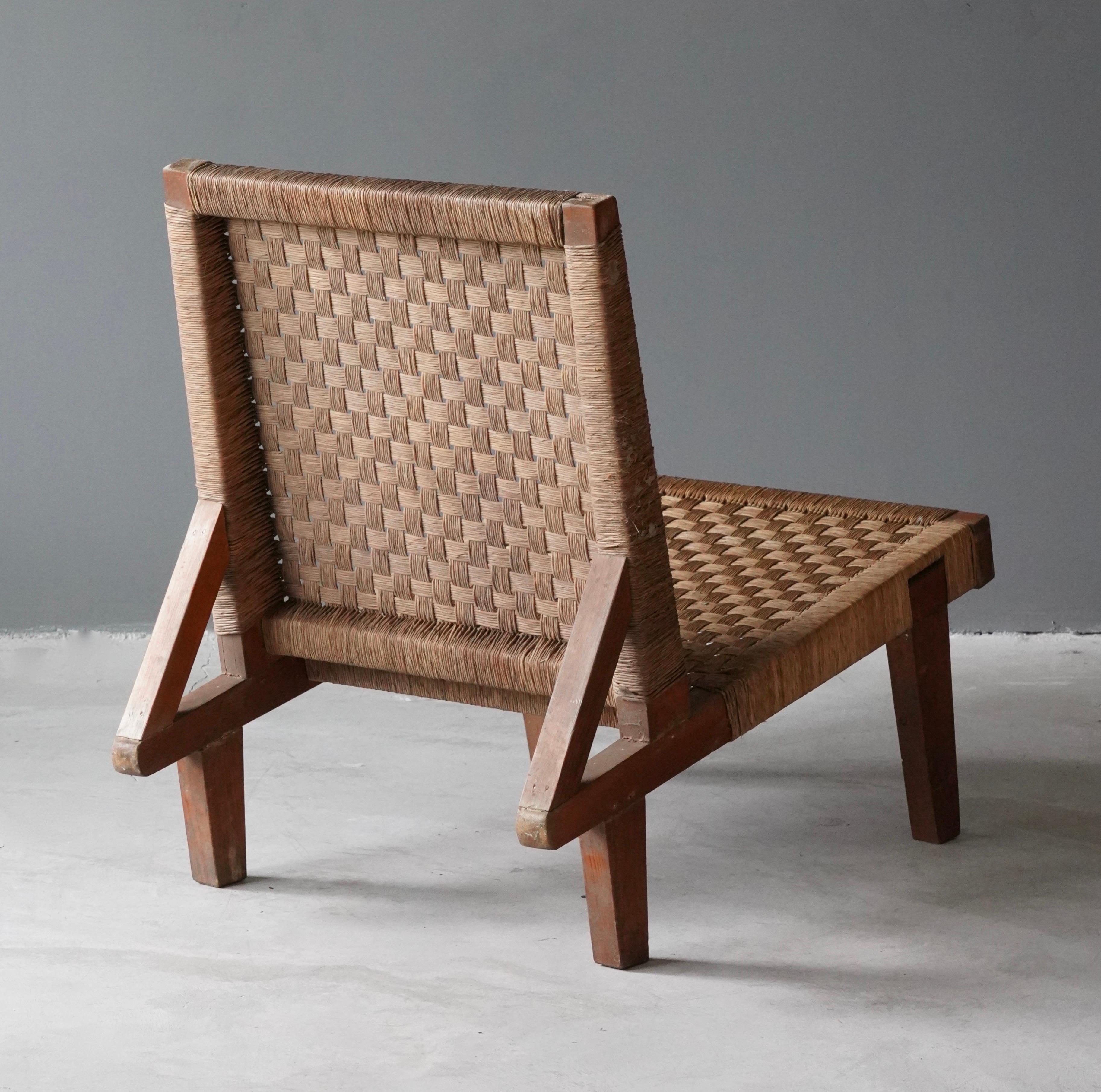 American, Lounge / Slipper Chair, Woven Rattan, Walnut, United States, 1950s In Good Condition In High Point, NC
