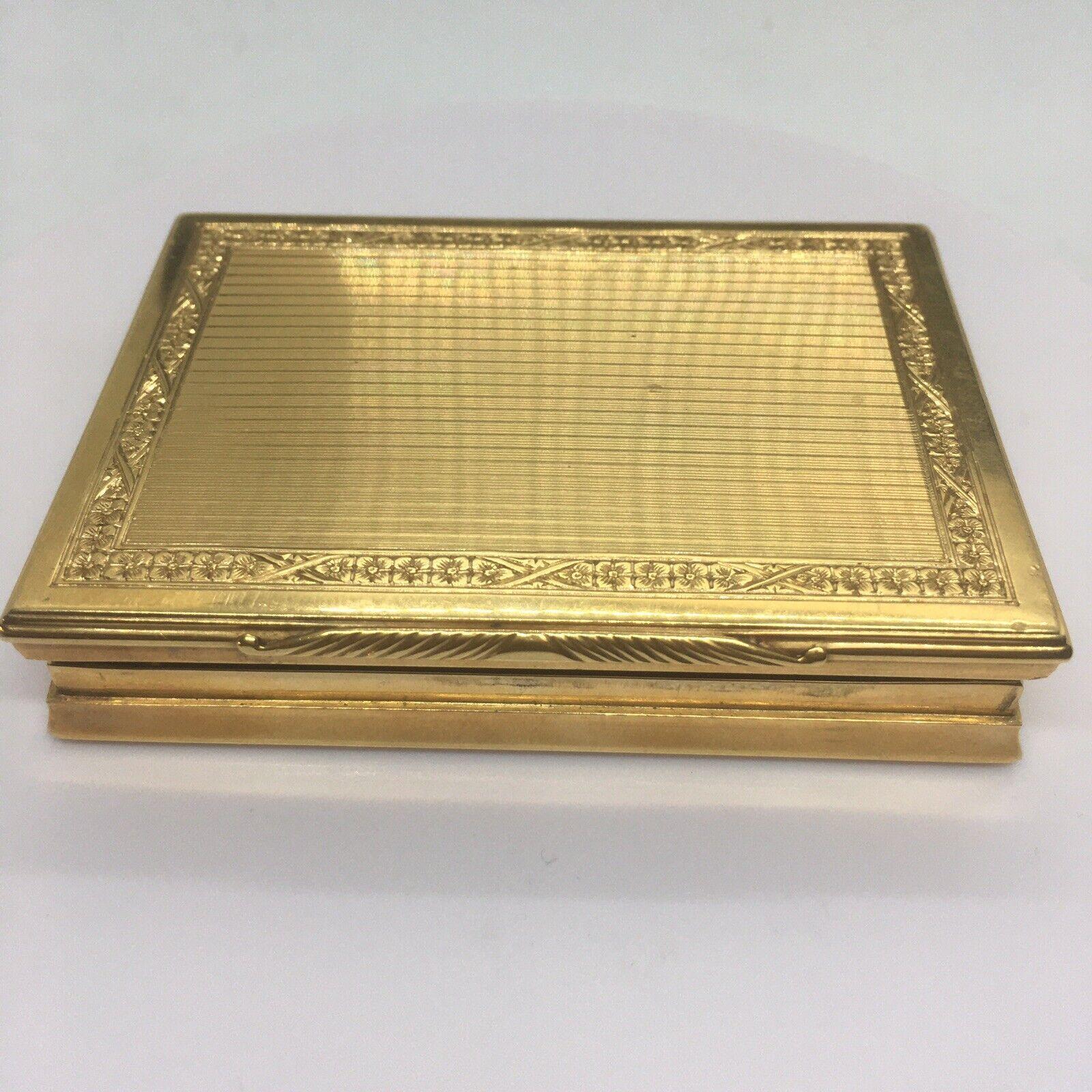 Hand Made 18K Gold 1880s Engine Turned Engraved Case Snuff Box 97.5 Gram




97.5 gram
3 inch by 2inch by 3/8 inch thick
In good condition for its age, no damage, no evidence of repairs, see pictures  
Hallmarked, five-pointed star,  tested 18K