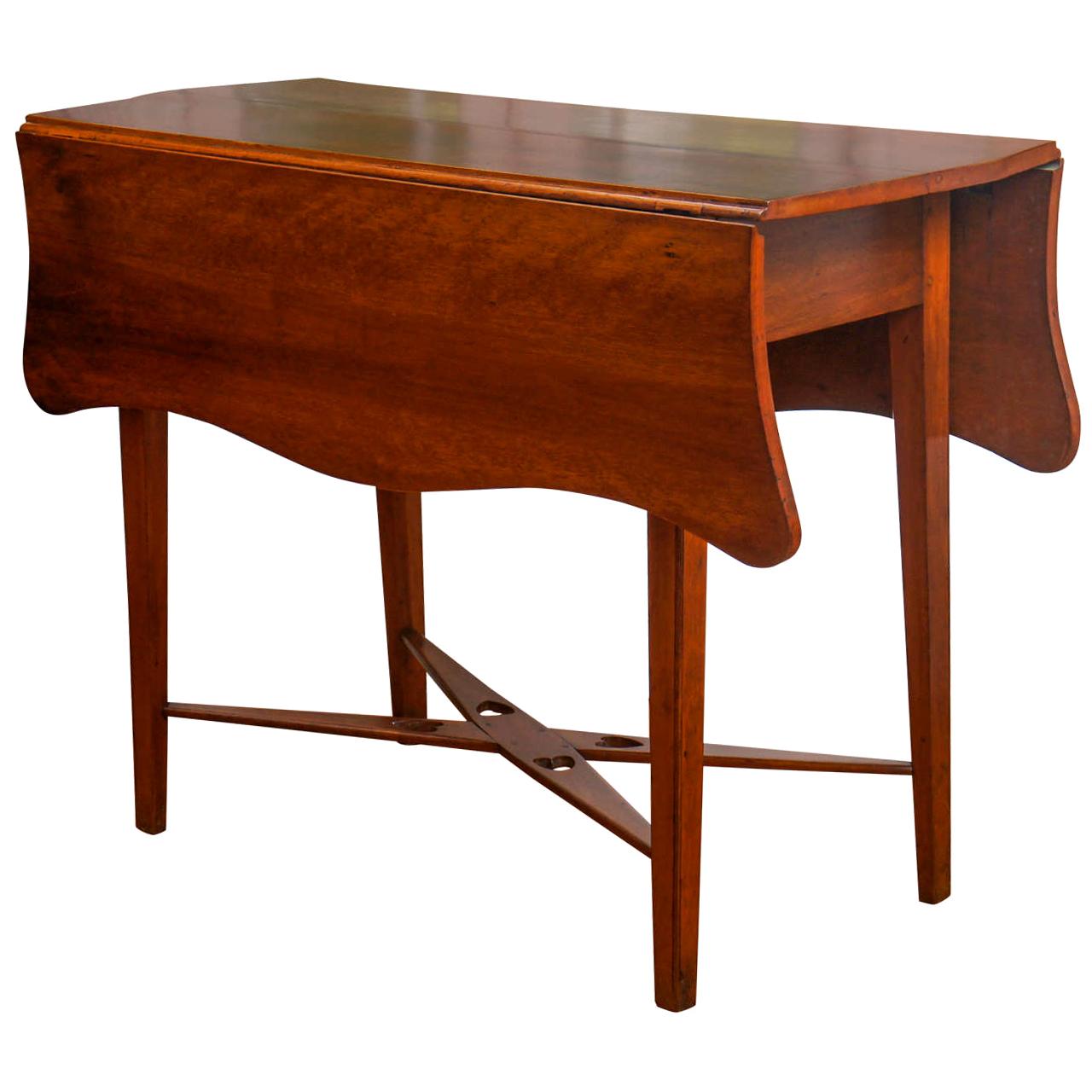 American Mahogany 19th Century Gateleg Table For Sale