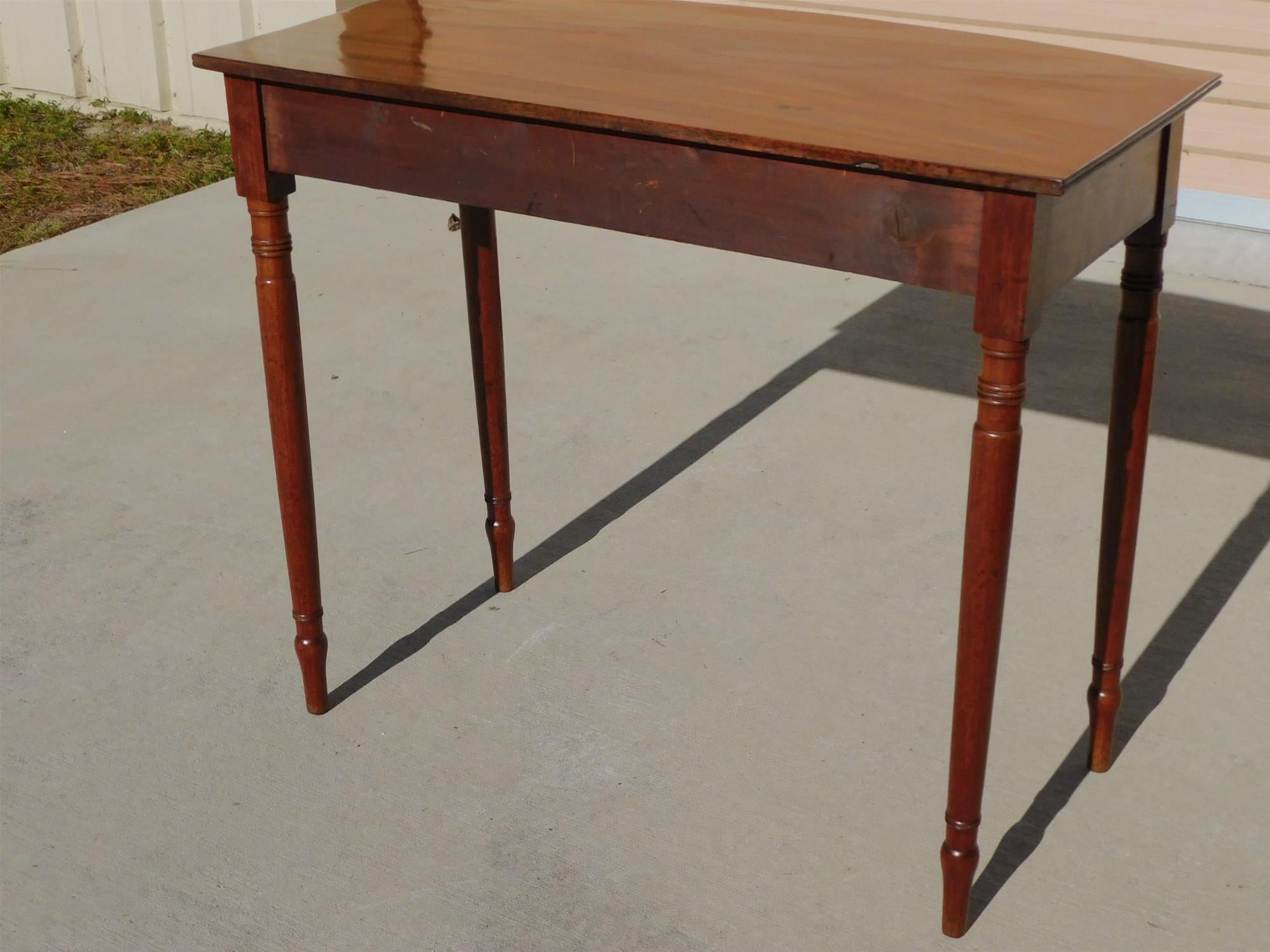 Tavolo da scrittura a un cassetto in mogano americano con gambe anellate e bulbose 1815 in vendita 2