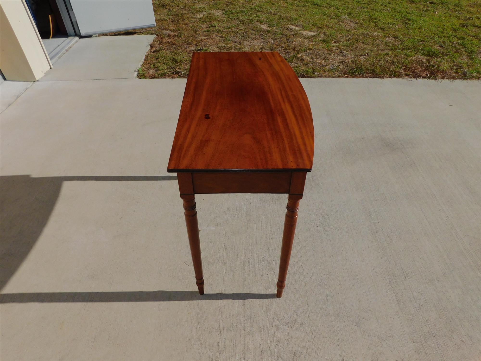 Americano Tavolo da scrittura a un cassetto in mogano americano con gambe anellate e bulbose 1815 in vendita