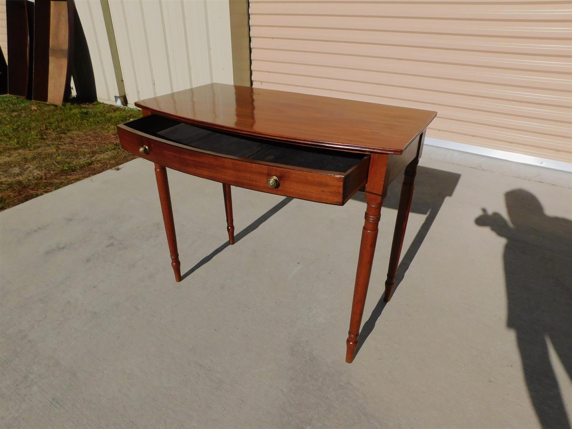 Tavolo da scrittura a un cassetto in mogano americano con gambe anellate e bulbose 1815 In condizioni ottime in vendita a Charleston, SC