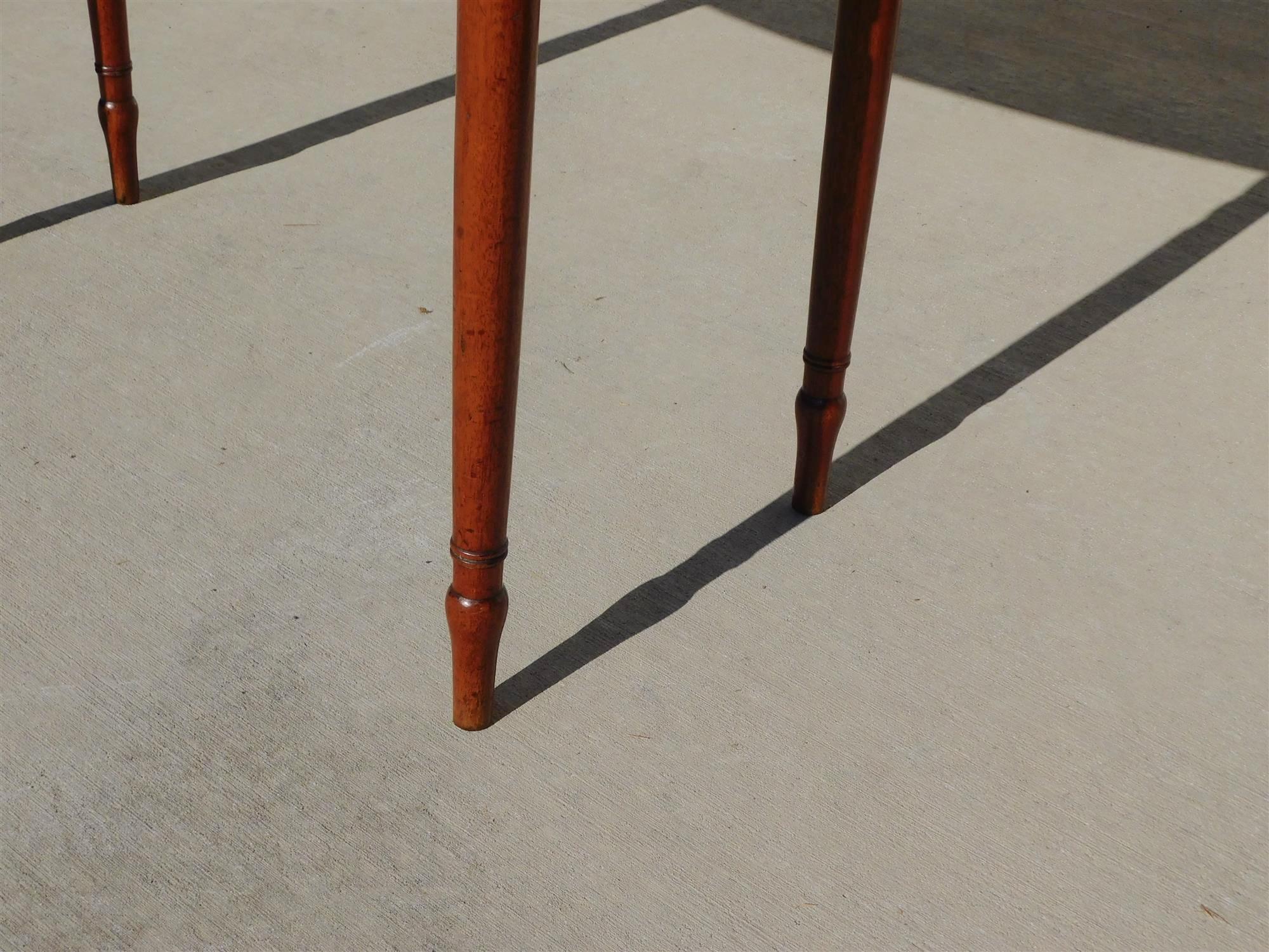 Tavolo da scrittura a un cassetto in mogano americano con gambe anellate e bulbose 1815 in vendita 1