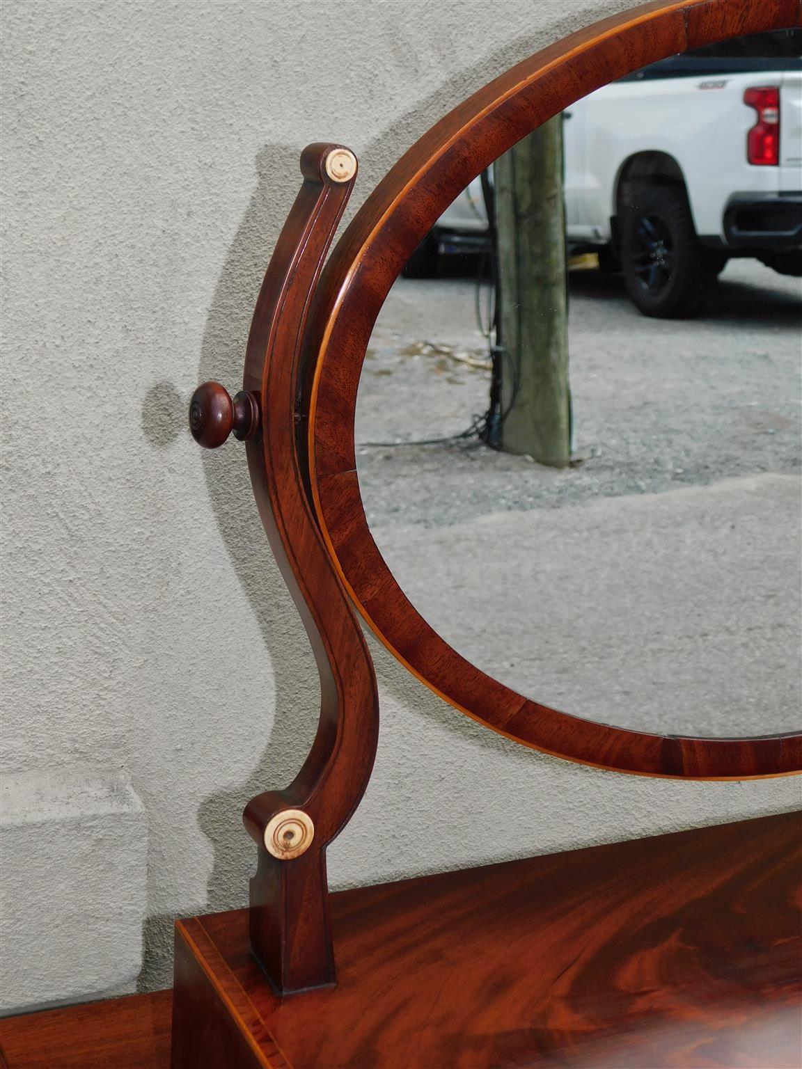 American Mahogany Bow Front Satinwood Inlaid Oval Dressing Mirror, Boston C 1800 In Excellent Condition For Sale In Charleston, SC