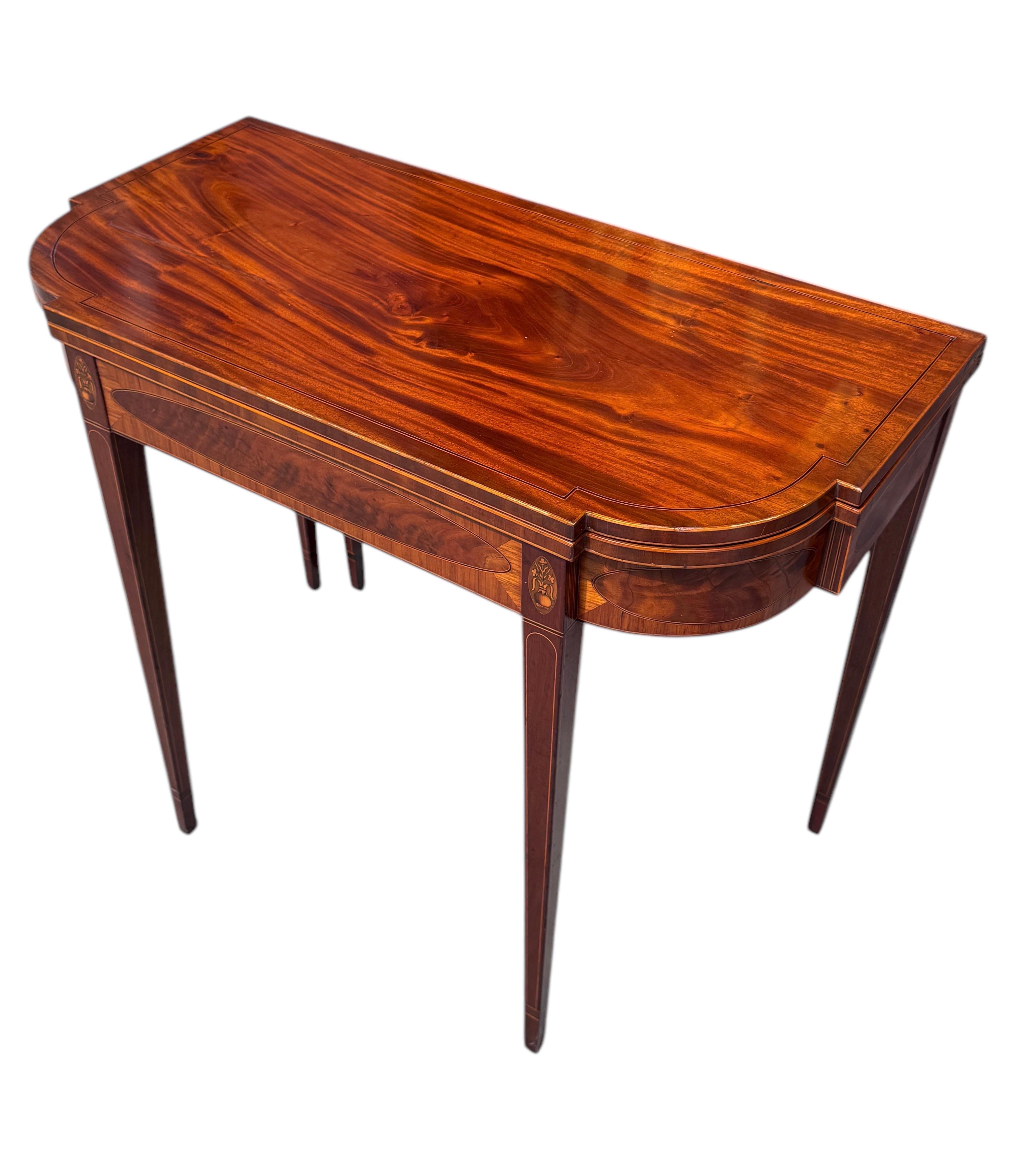 Table de jeu à 5 pieds en acajou marqueté et figuré Table de jeu à 5 pieds en acajou marqueté et figuré Table de jeu à 5 pieds en acajou marqueté et figuré Table de jeu à 5 pieds en acajou marqueté et figuré

Le plateau rectangulaire façonné est