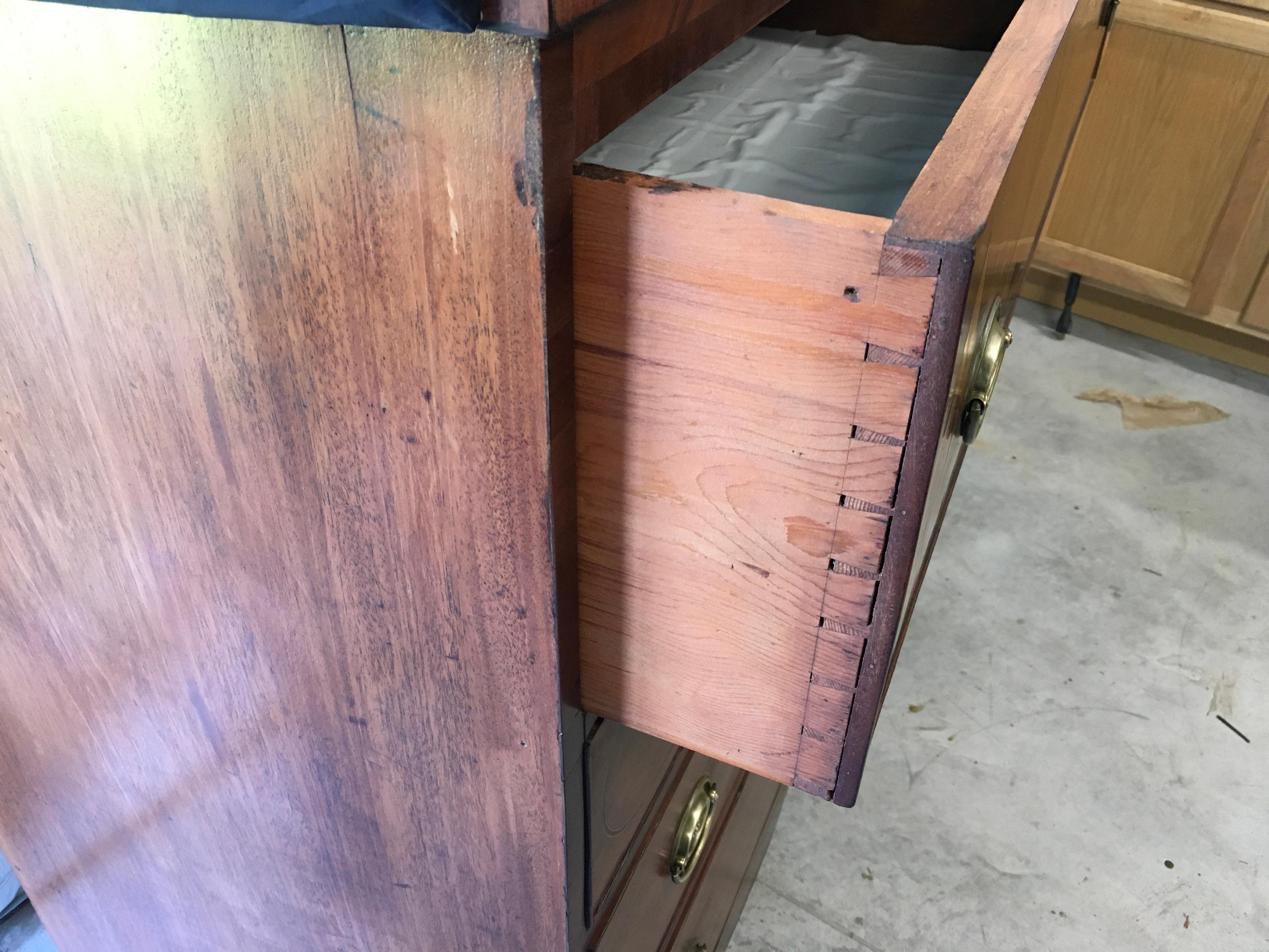 American Mahogany Chest of Drawers In Good Condition For Sale In Bradenton, FL