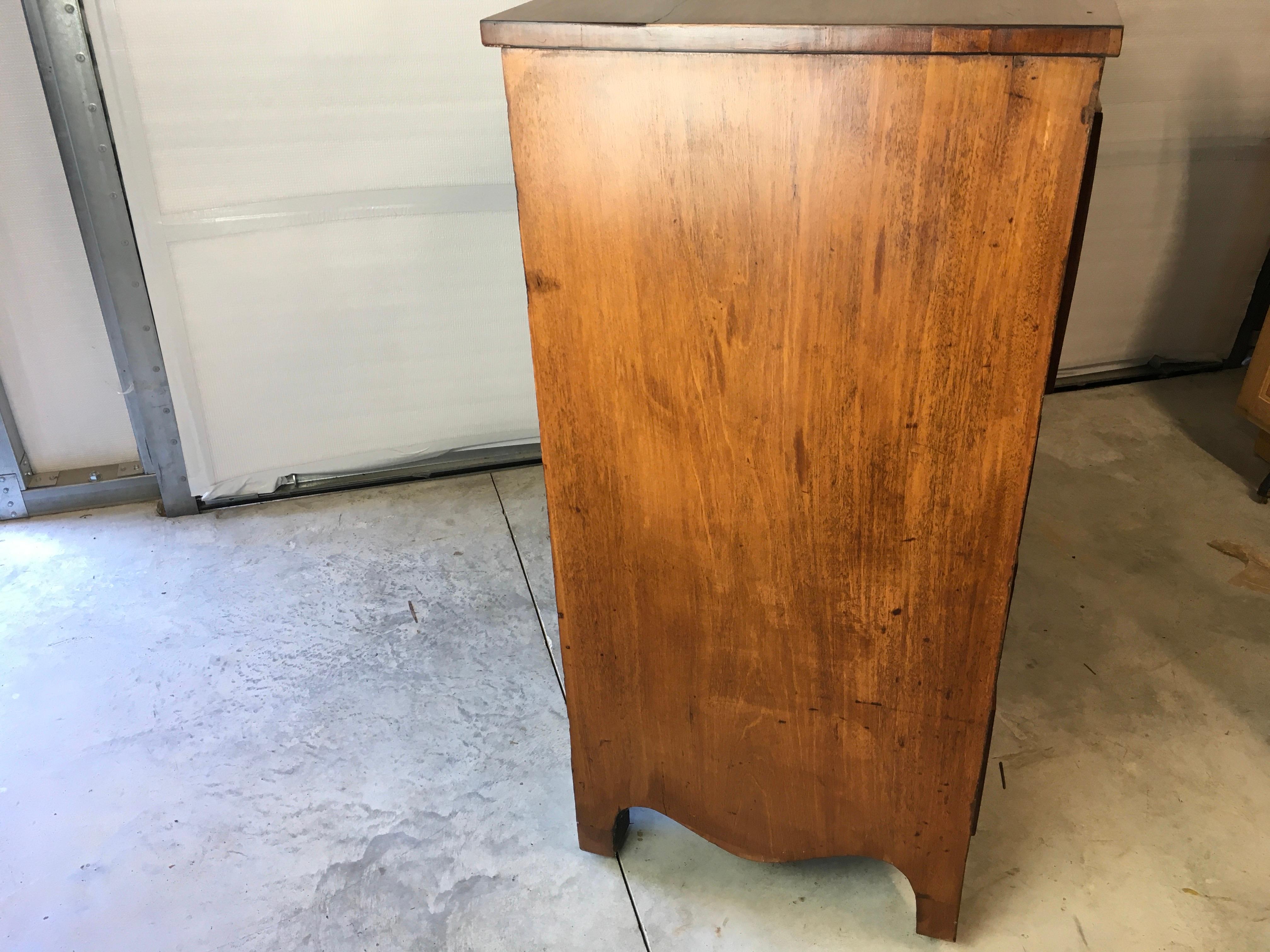 American Mahogany Chest of Drawers For Sale 1