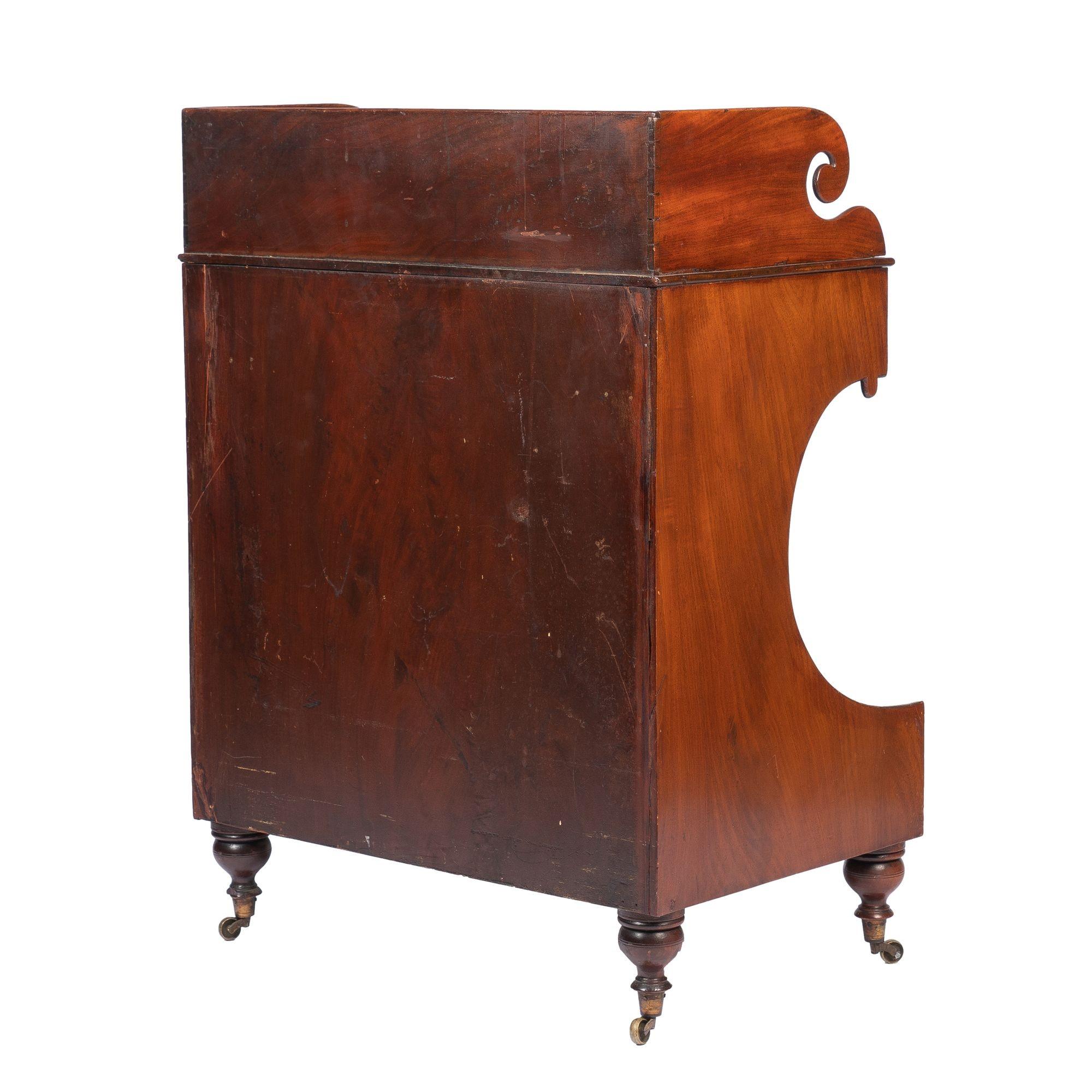 Mid-19th Century American Mahogany Demilune Dressing Stand on Brass Castors, 1830 For Sale