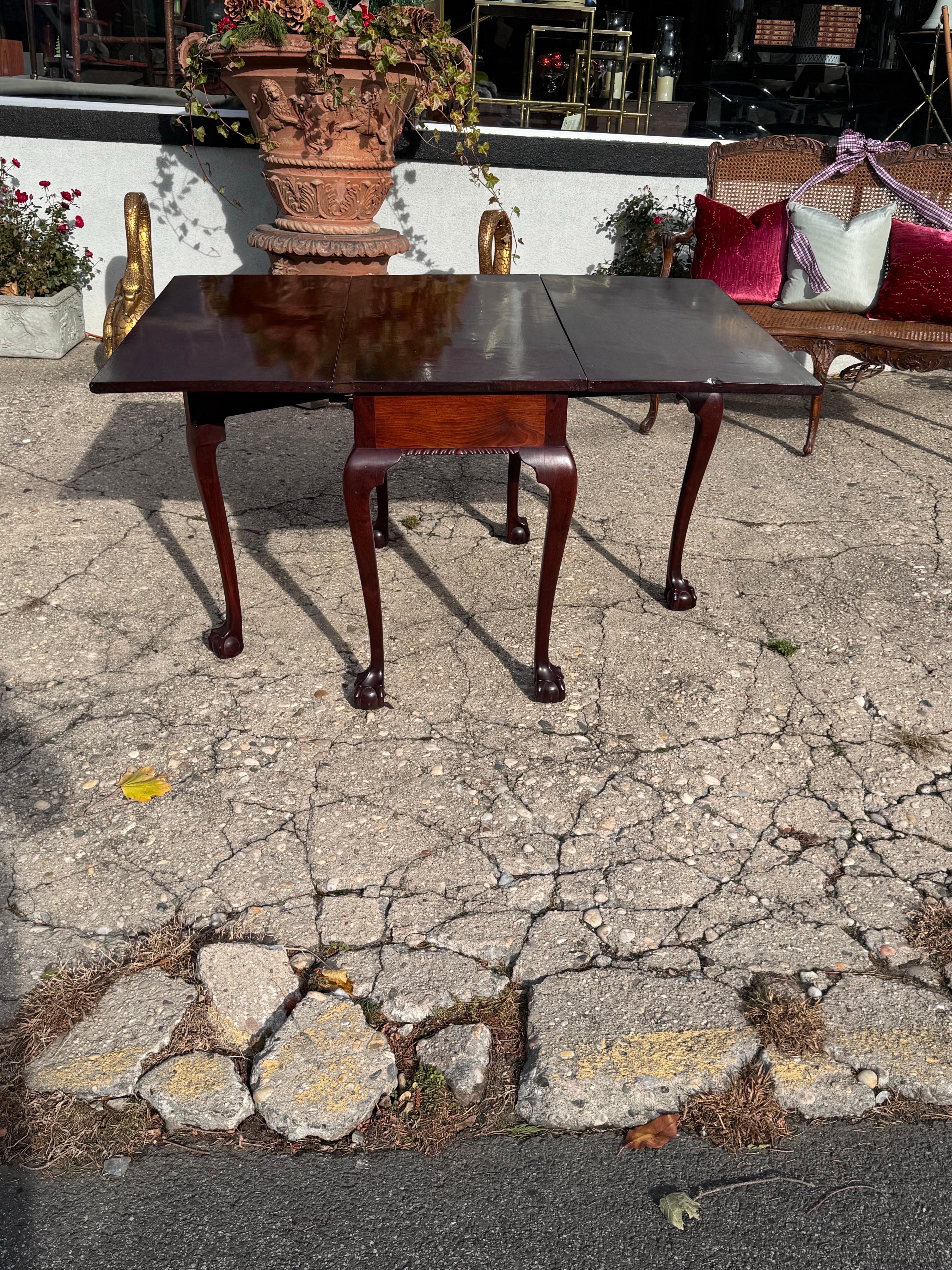 Acajou Table à abattant en acajou américain en vente