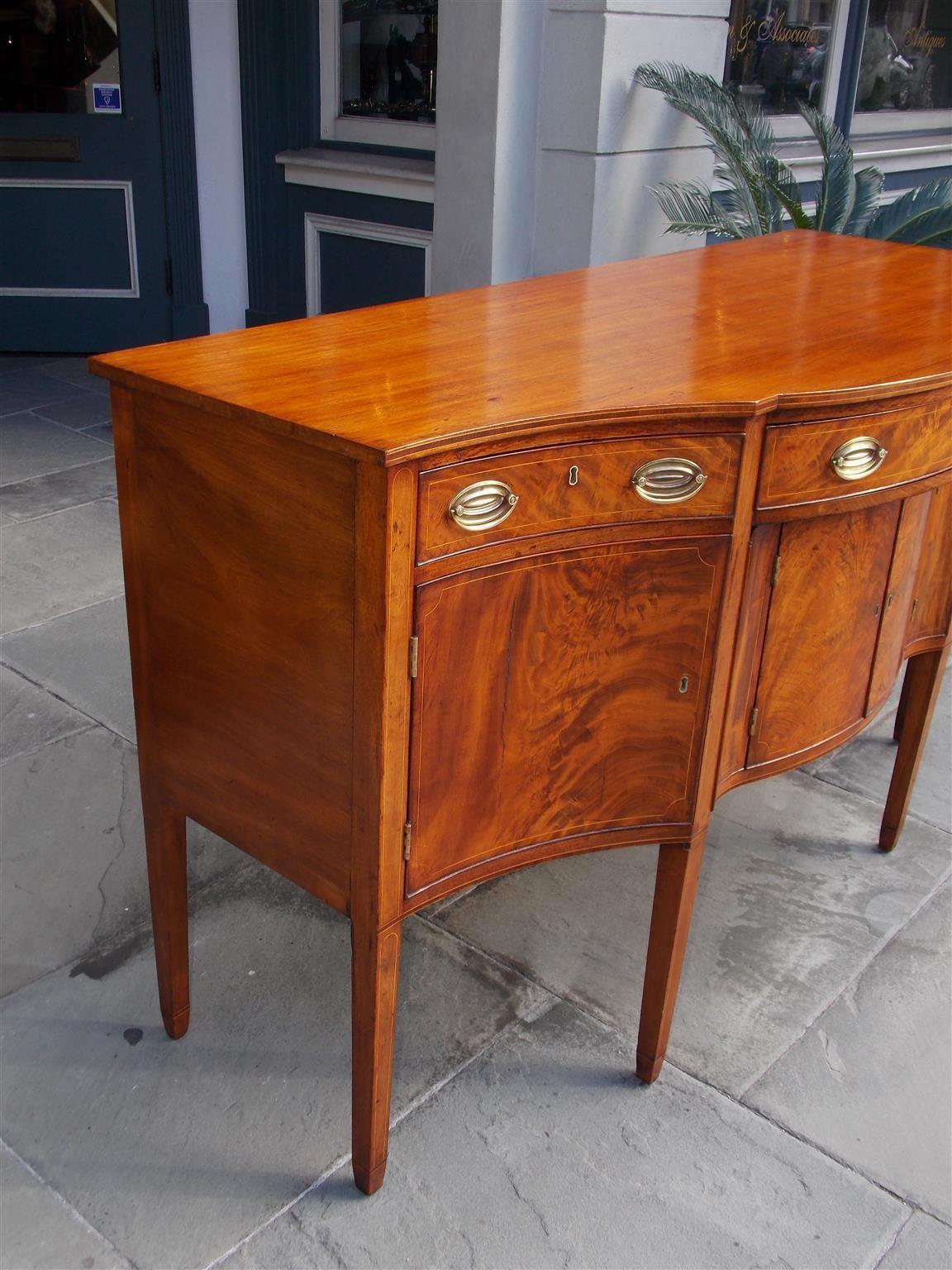 American Mahogany Hepplewhite Serpentine Satinwood Inlaid Sideboard, Circa 1790 In Excellent Condition In Hollywood, SC