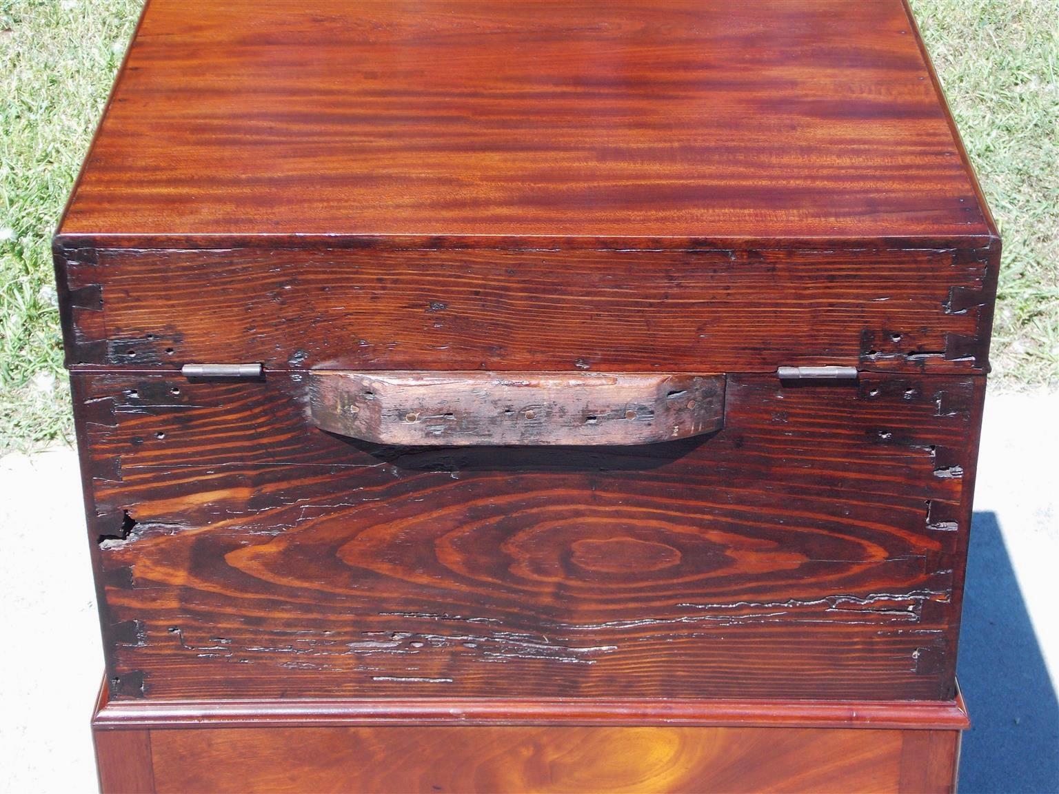 American Mahogany Hinged Bottle Box on Stand with Exposed Dovetails, Circa 1800 For Sale 2