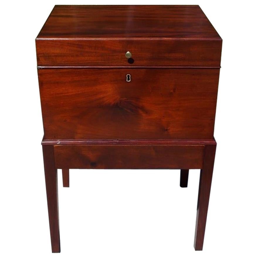 American Mahogany Hinged Bottle Box on Stand with Exposed Dovetails, Circa 1800 For Sale