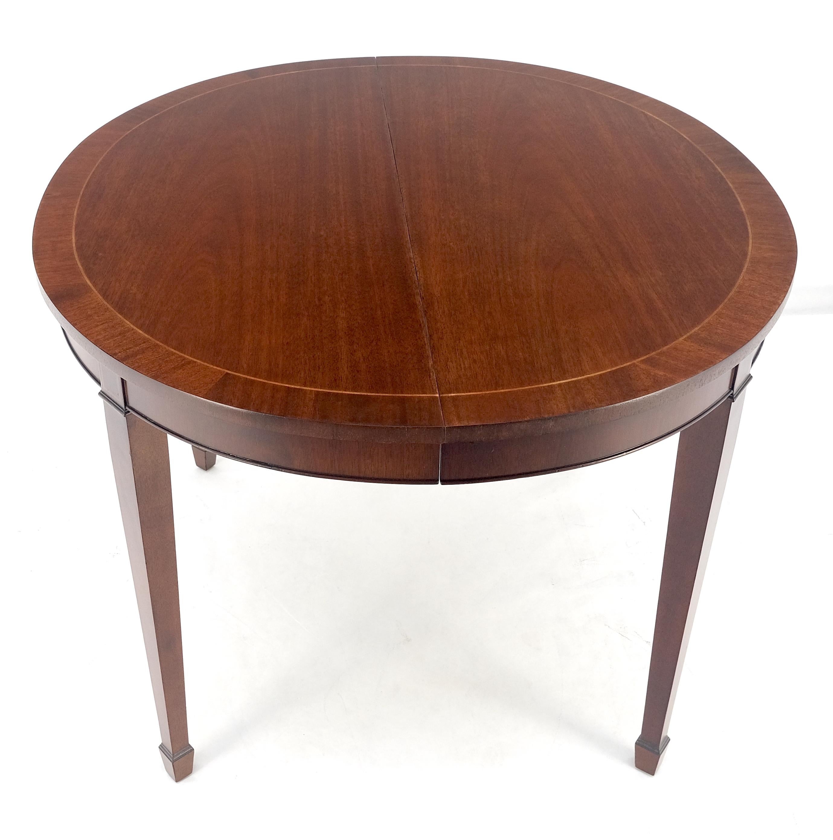 20ième siècle Table de banquet de salle à manger en acajou américain à plateau ovale 3x16