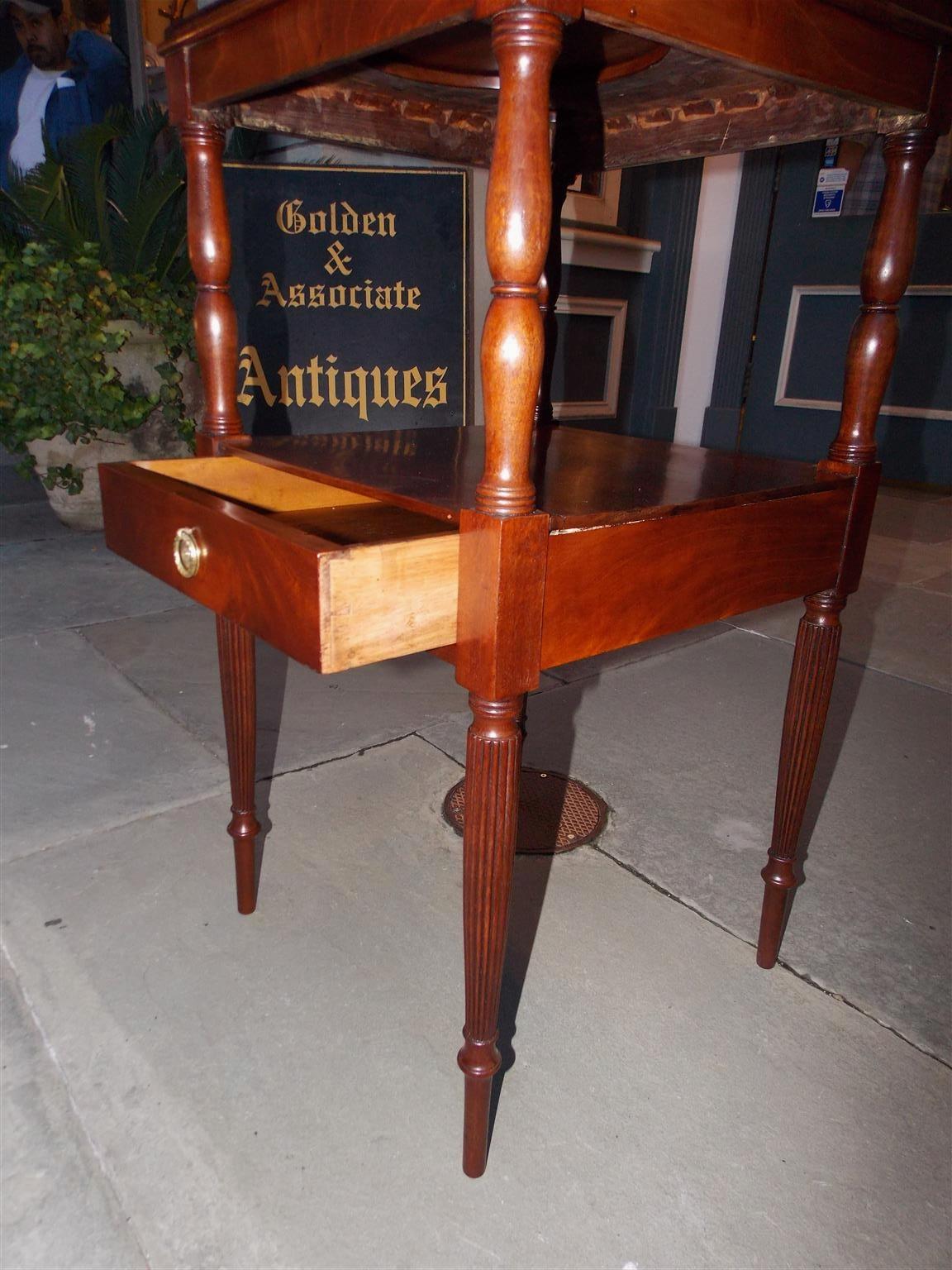 American Mahogany Sheraton One Drawer Wash Stand with Reeded Legs, Circa 1810 In Excellent Condition In Hollywood, SC